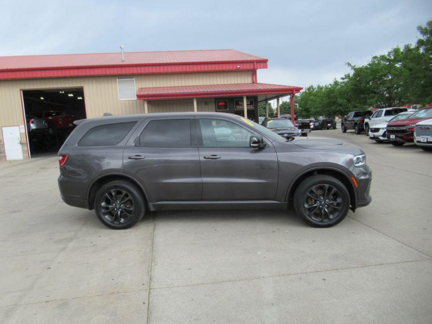 2021 GRAY DODGE DURANGO GT PLUS (1C4RDJDG6MC) with an 3.6L engine, Automatic transmission, located at 908 SE 14th Street, Des Moines, IA, 50317, (515) 281-0330, 41.580303, -93.597046 - Photo#3