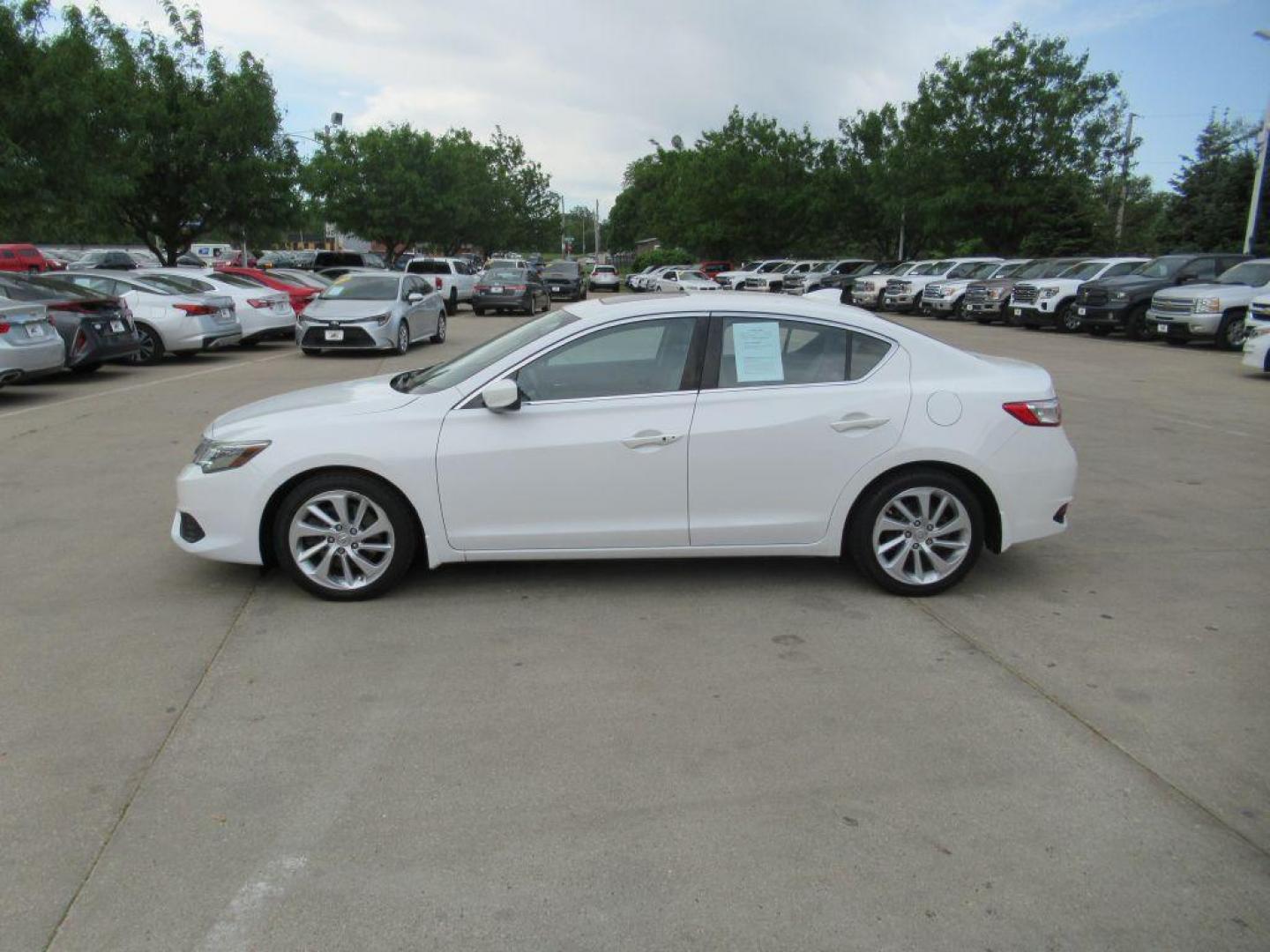 2017 WHITE ACURA ILX PREMIUM (19UDE2F70HA) with an 2.4L engine, Automatic transmission, located at 908 SE 14th Street, Des Moines, IA, 50317, (515) 281-0330, 41.580303, -93.597046 - Photo#7