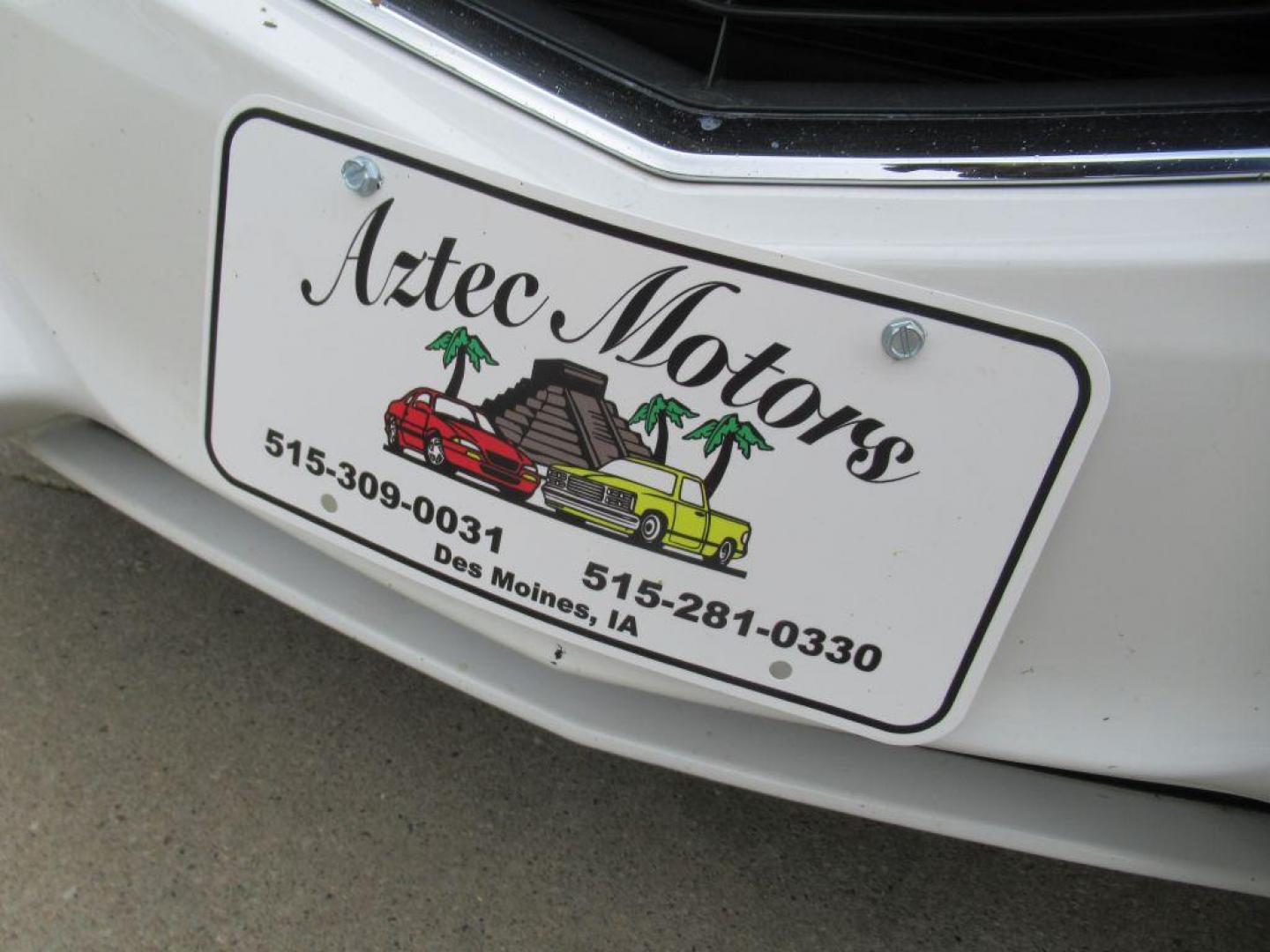 2017 WHITE ACURA ILX PREMIUM (19UDE2F70HA) with an 2.4L engine, Automatic transmission, located at 908 SE 14th Street, Des Moines, IA, 50317, (515) 281-0330, 41.580303, -93.597046 - Photo#8