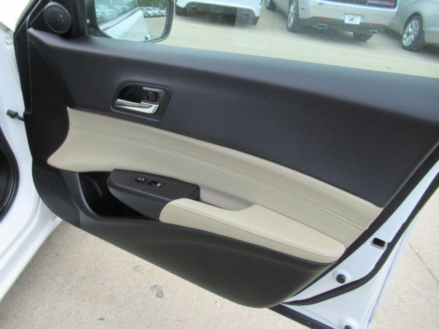 2017 WHITE ACURA ILX PREMIUM (19UDE2F70HA) with an 2.4L engine, Automatic transmission, located at 908 SE 14th Street, Des Moines, IA, 50317, (515) 281-0330, 41.580303, -93.597046 - Photo#12