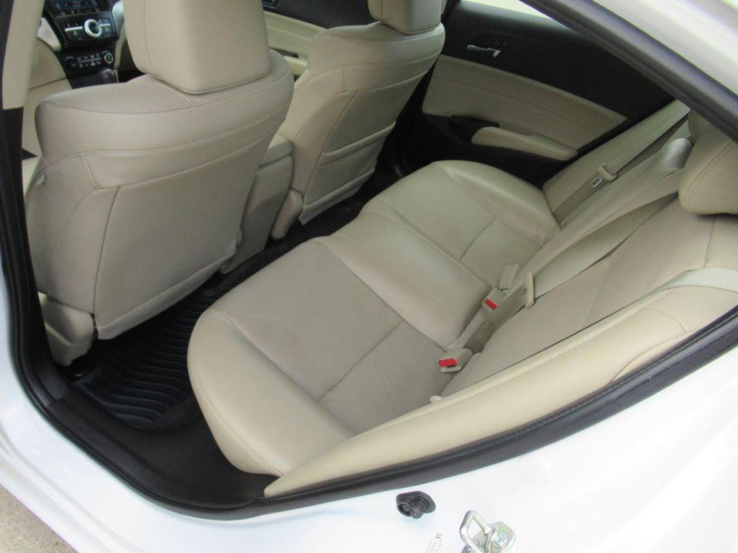 2017 WHITE ACURA ILX PREMIUM (19UDE2F70HA) with an 2.4L engine, Automatic transmission, located at 908 SE 14th Street, Des Moines, IA, 50317, (515) 281-0330, 41.580303, -93.597046 - Photo#15