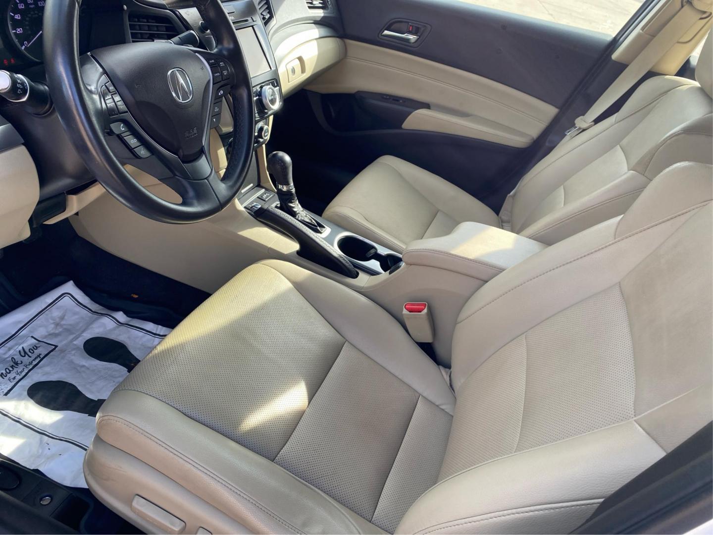 2017 WHITE ACURA ILX PREMIUM (19UDE2F70HA) with an 2.4L engine, Automatic transmission, located at 908 SE 14th Street, Des Moines, IA, 50317, (515) 281-0330, 41.580303, -93.597046 - Photo#8