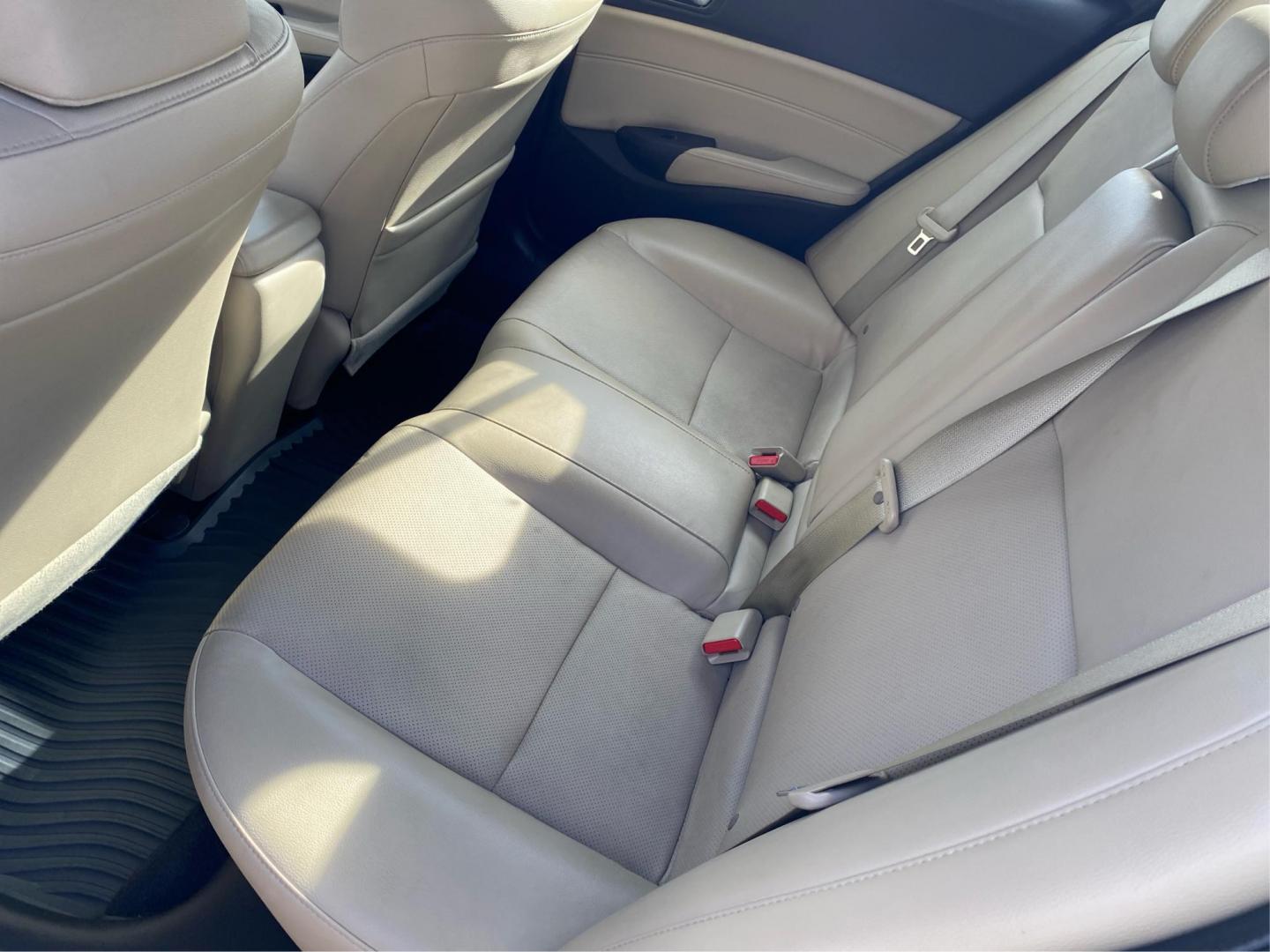 2017 WHITE ACURA ILX PREMIUM (19UDE2F70HA) with an 2.4L engine, Automatic transmission, located at 908 SE 14th Street, Des Moines, IA, 50317, (515) 281-0330, 41.580303, -93.597046 - Photo#9