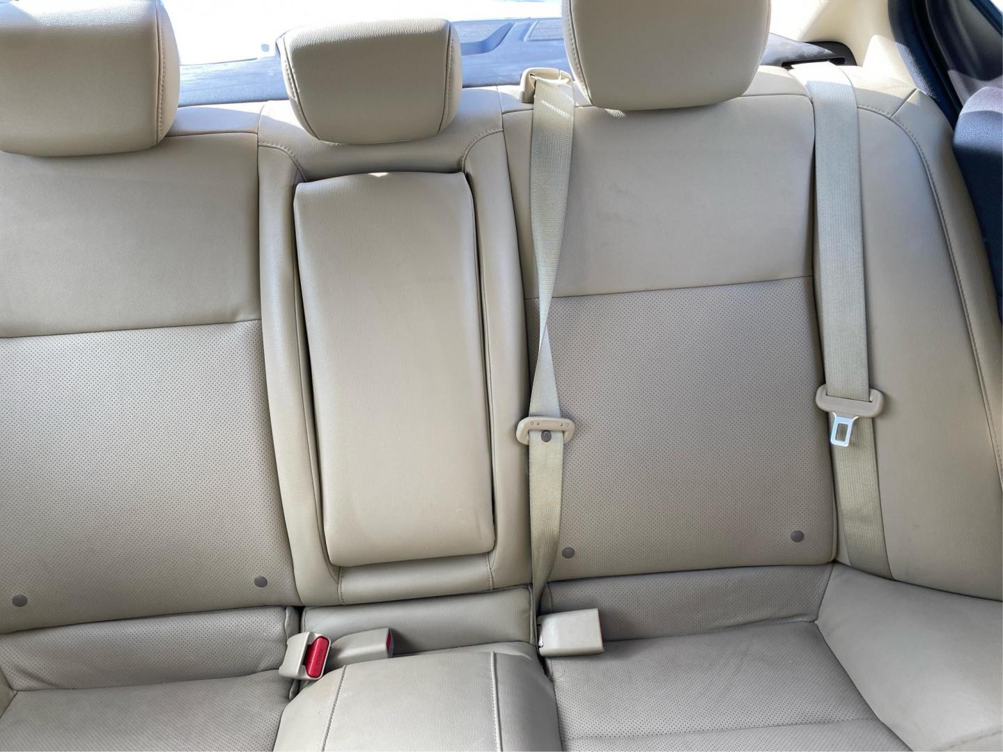 2017 WHITE ACURA ILX PREMIUM (19UDE2F70HA) with an 2.4L engine, Automatic transmission, located at 908 SE 14th Street, Des Moines, IA, 50317, (515) 281-0330, 41.580303, -93.597046 - Photo#13