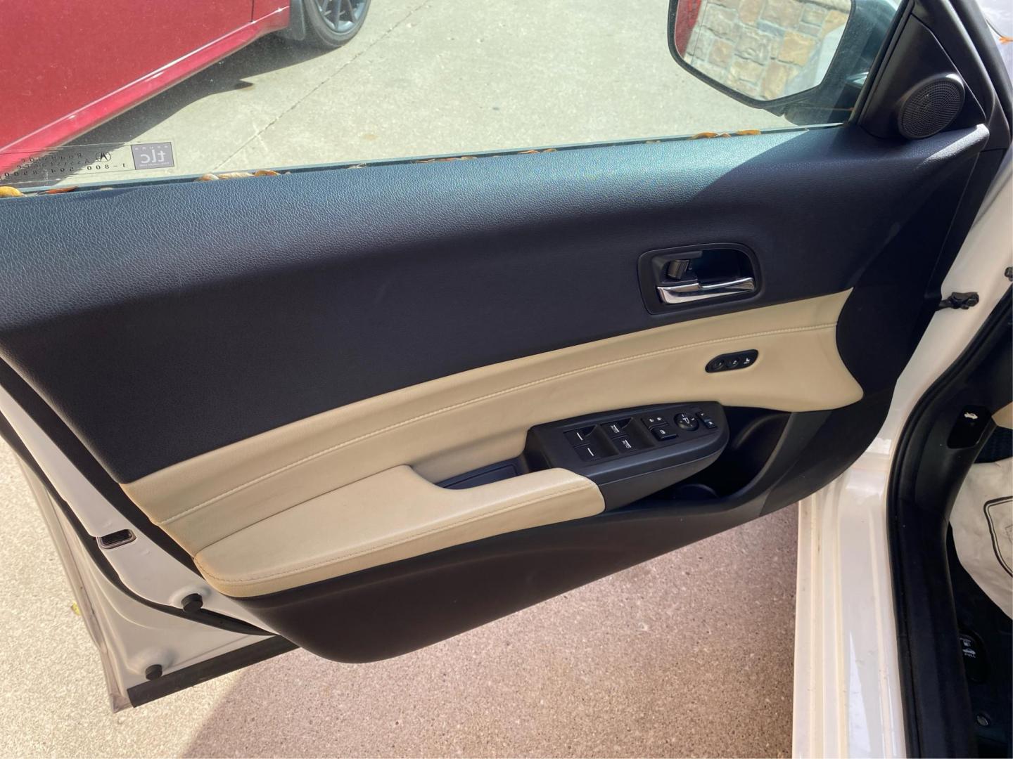 2017 WHITE ACURA ILX PREMIUM (19UDE2F70HA) with an 2.4L engine, Automatic transmission, located at 908 SE 14th Street, Des Moines, IA, 50317, (515) 281-0330, 41.580303, -93.597046 - Photo#18