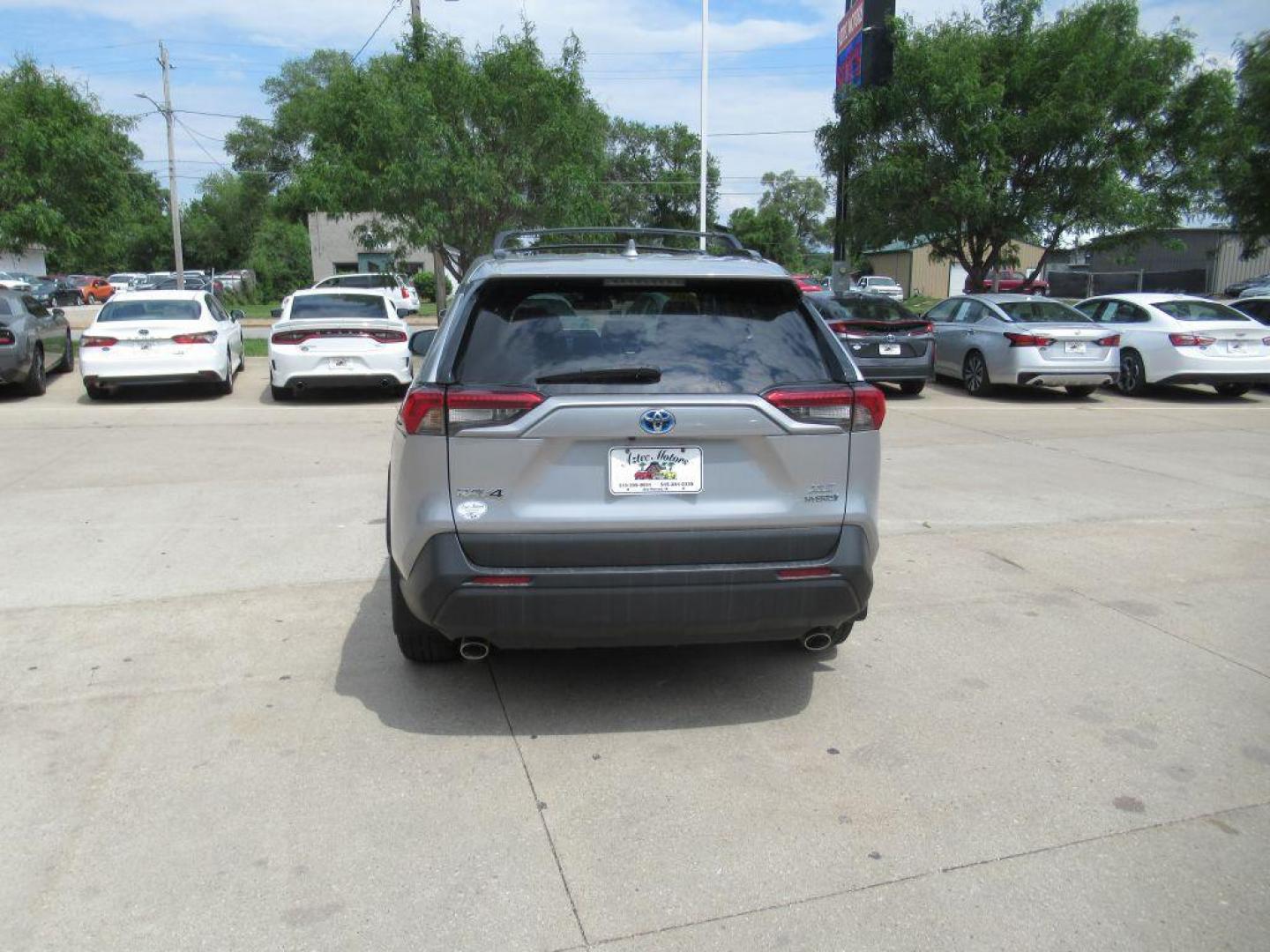 2019 SILVER TOYOTA RAV4 XLE (2T3RWRFV4KW) with an 2.5L engine, Automatic transmission, located at 908 SE 14th Street, Des Moines, IA, 50317, (515) 281-0330, 41.580303, -93.597046 - Photo#5
