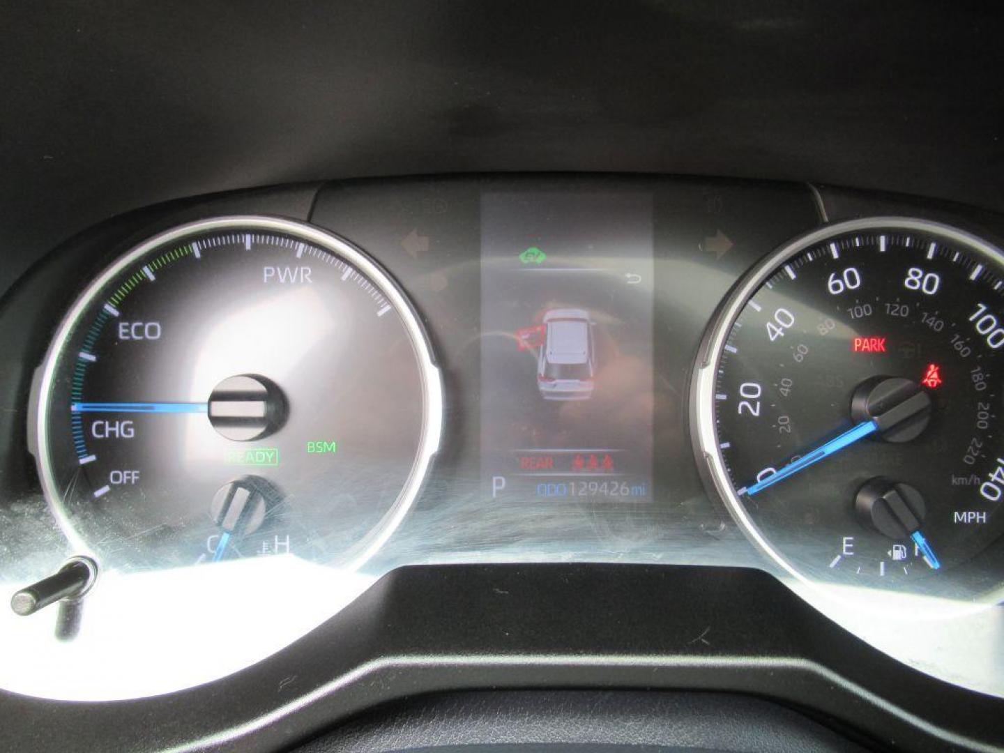 2019 SILVER TOYOTA RAV4 XLE (2T3RWRFV4KW) with an 2.5L engine, Automatic transmission, located at 908 SE 14th Street, Des Moines, IA, 50317, (515) 281-0330, 41.580303, -93.597046 - Photo#25