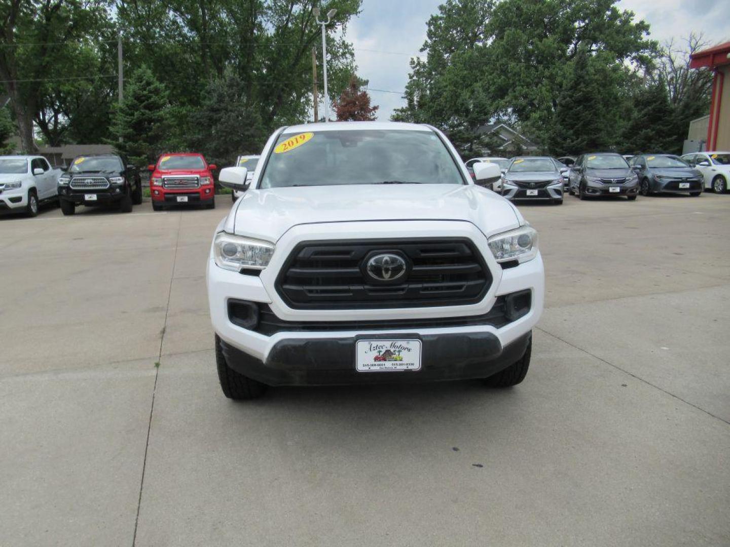 2019 WHITE TOYOTA TACOMA DOUBLE CAB (3TMCZ5AN8KM) with an 3.5L engine, Automatic transmission, located at 908 SE 14th Street, Des Moines, IA, 50317, (515) 281-0330, 41.580303, -93.597046 - Photo#1
