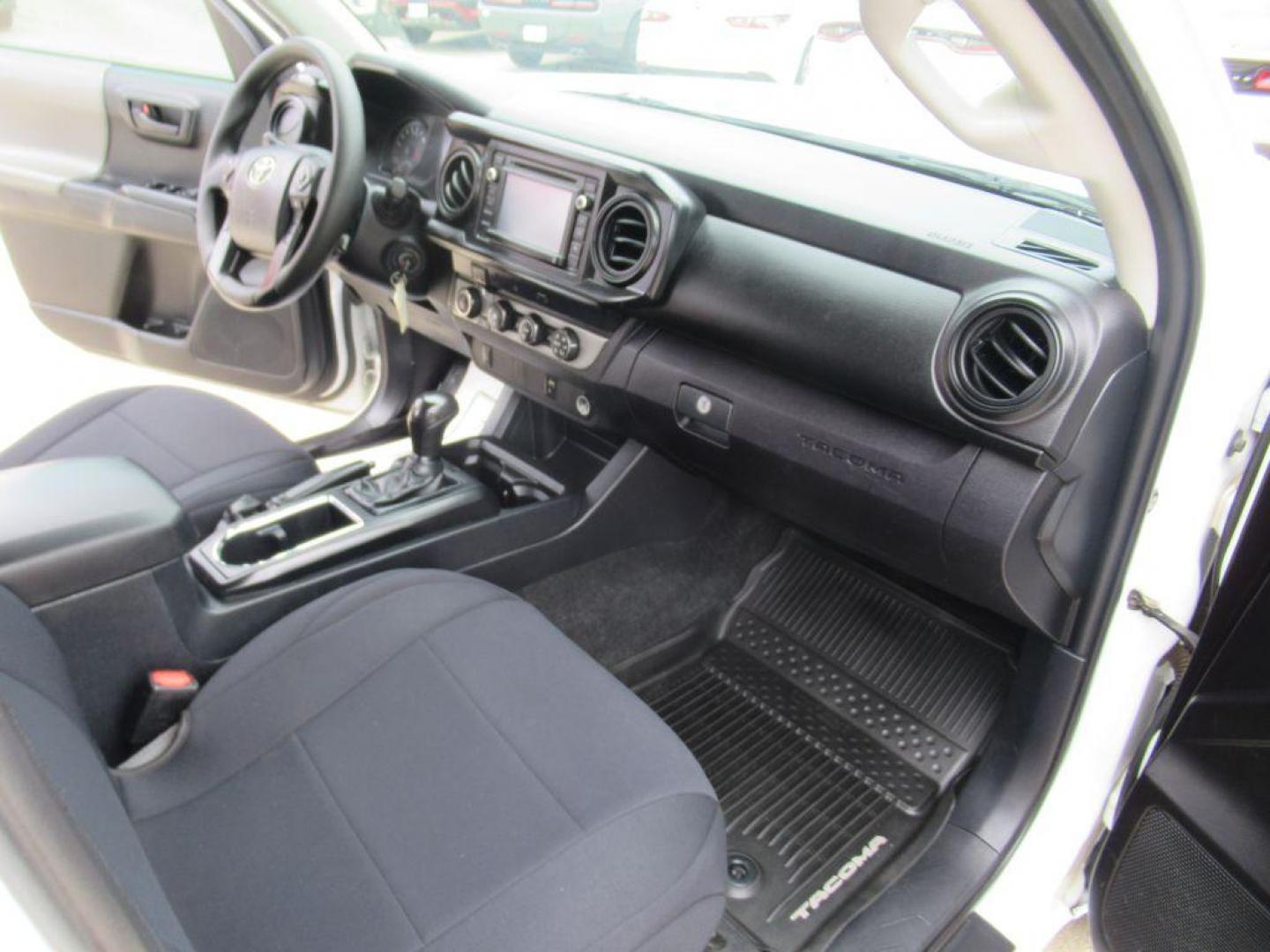 2019 WHITE TOYOTA TACOMA DOUBLE CAB (3TMCZ5AN8KM) with an 3.5L engine, Automatic transmission, located at 908 SE 14th Street, Des Moines, IA, 50317, (515) 281-0330, 41.580303, -93.597046 - Photo#13