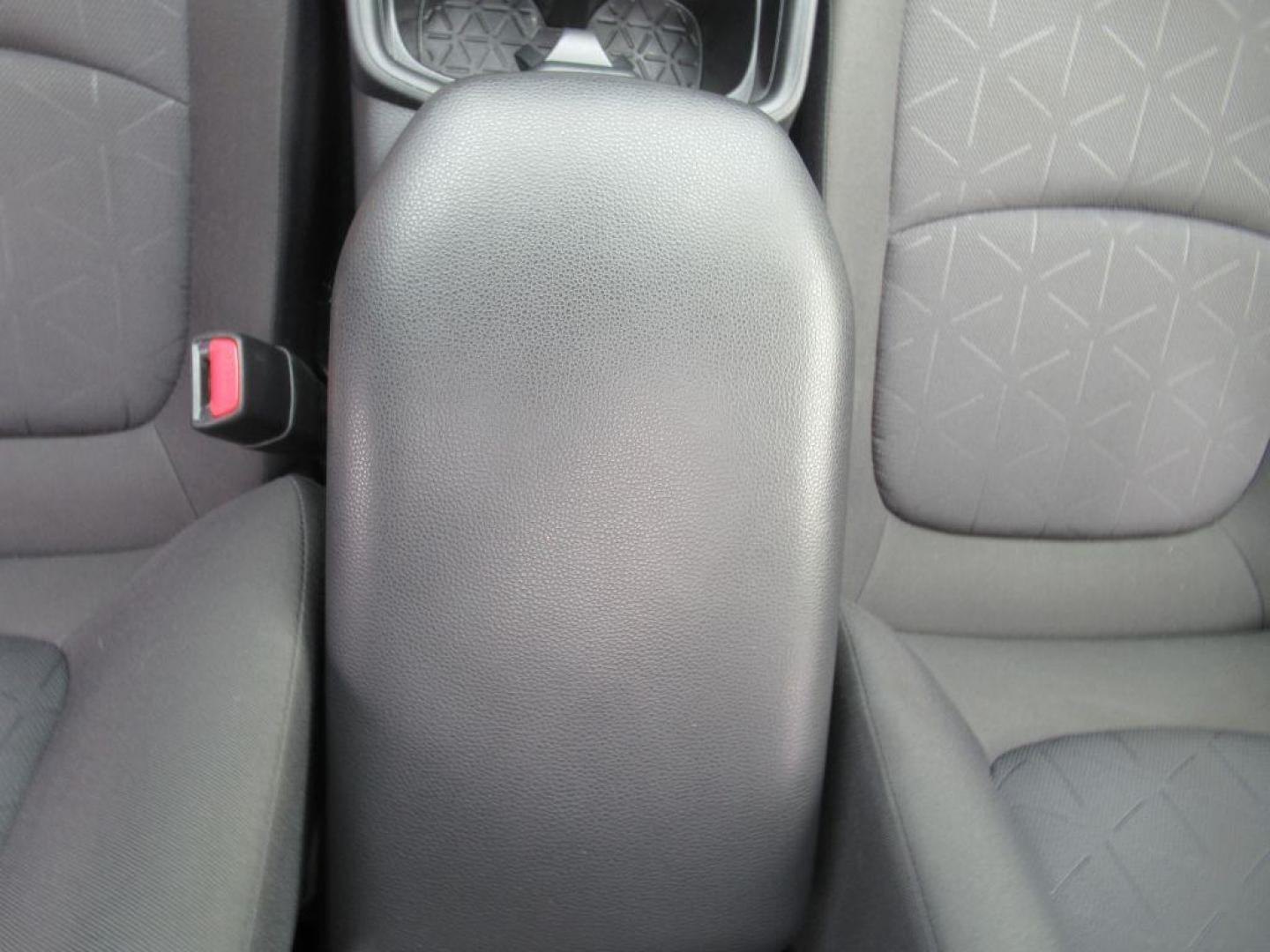 2020 WHITE TOYOTA RAV4 XLE (JTMR6RFV7LD) with an 2.5L engine, Continuously Variable transmission, located at 908 SE 14th Street, Des Moines, IA, 50317, (515) 281-0330, 41.580303, -93.597046 - Photo#18