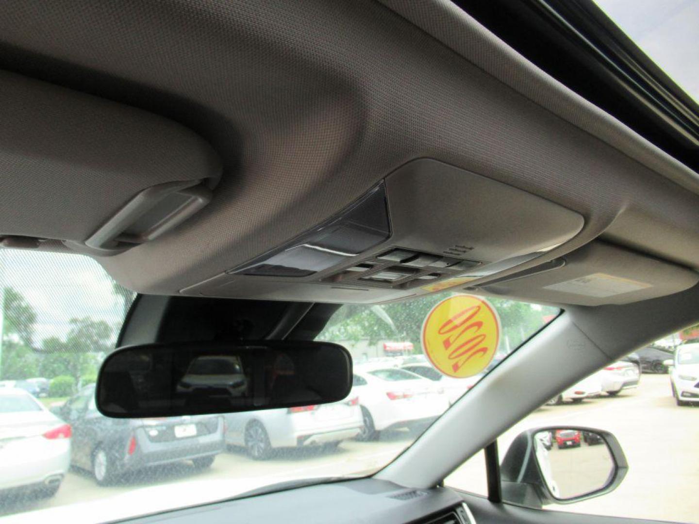 2020 WHITE TOYOTA RAV4 XLE (JTMR6RFV7LD) with an 2.5L engine, Continuously Variable transmission, located at 908 SE 14th Street, Des Moines, IA, 50317, (515) 281-0330, 41.580303, -93.597046 - Photo#23