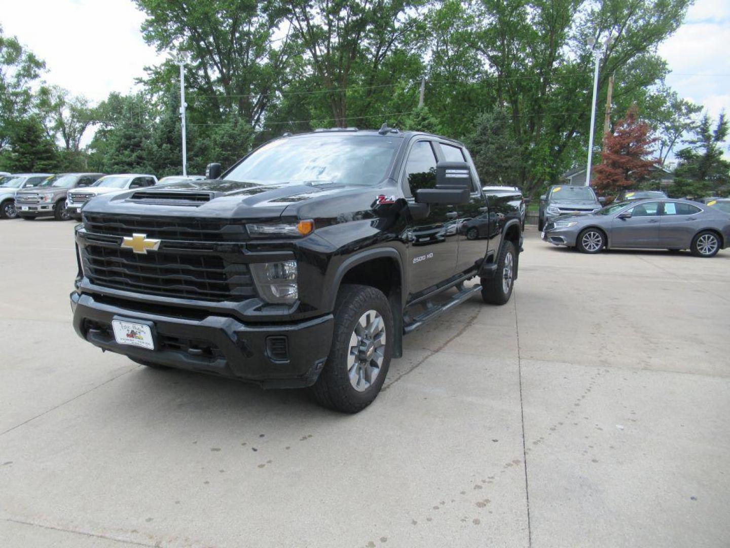 2024 BLACK CHEVROLET SILVERADO 2500 CUSTOM (1GC4YMEY2RF) with an 6.6L engine, Automatic transmission, located at 908 SE 14th Street, Des Moines, IA, 50317, (515) 281-0330, 41.580303, -93.597046 - Photo#0
