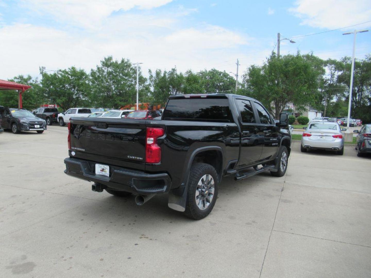 2024 BLACK CHEVROLET SILVERADO 2500 CUSTOM (1GC4YMEY2RF) with an 6.6L engine, Automatic transmission, located at 908 SE 14th Street, Des Moines, IA, 50317, (515) 281-0330, 41.580303, -93.597046 - Photo#4
