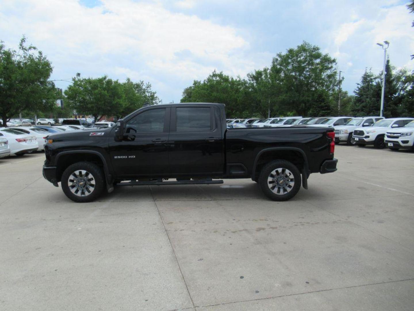 2024 BLACK CHEVROLET SILVERADO 2500 CUSTOM (1GC4YMEY2RF) with an 6.6L engine, Automatic transmission, located at 908 SE 14th Street, Des Moines, IA, 50317, (515) 281-0330, 41.580303, -93.597046 - Photo#7