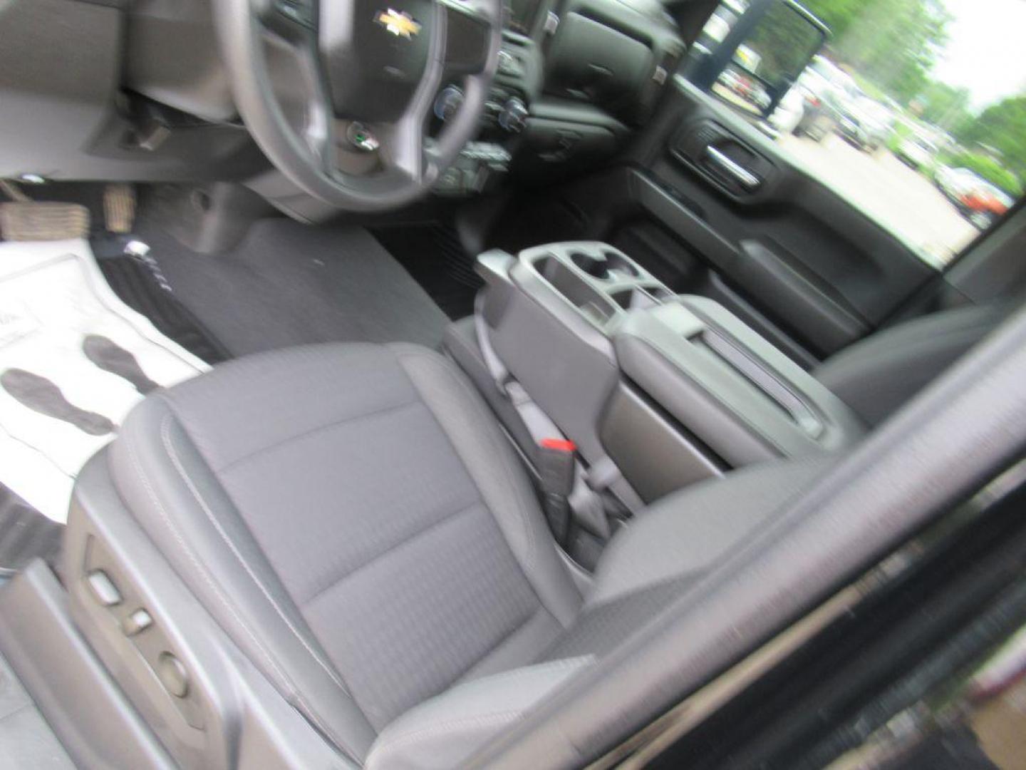 2024 BLACK CHEVROLET SILVERADO 2500 CUSTOM (1GC4YMEY2RF) with an 6.6L engine, Automatic transmission, located at 908 SE 14th Street, Des Moines, IA, 50317, (515) 281-0330, 41.580303, -93.597046 - Photo#16