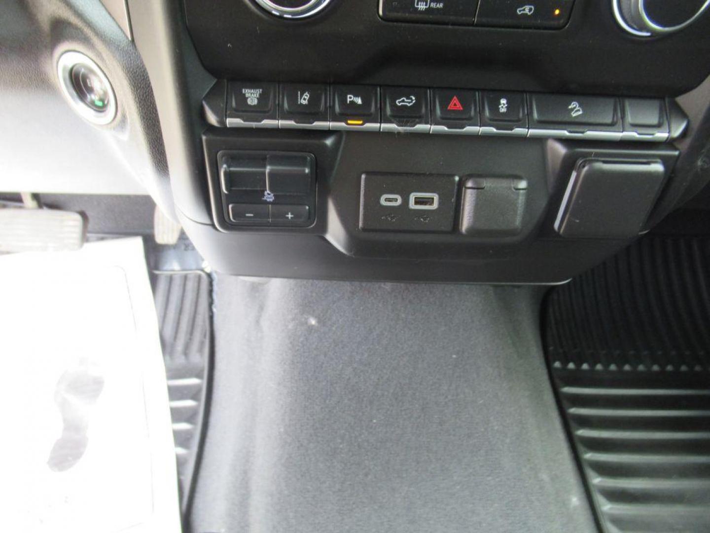 2024 BLACK CHEVROLET SILVERADO 2500 CUSTOM (1GC4YMEY2RF) with an 6.6L engine, Automatic transmission, located at 908 SE 14th Street, Des Moines, IA, 50317, (515) 281-0330, 41.580303, -93.597046 - Photo#19