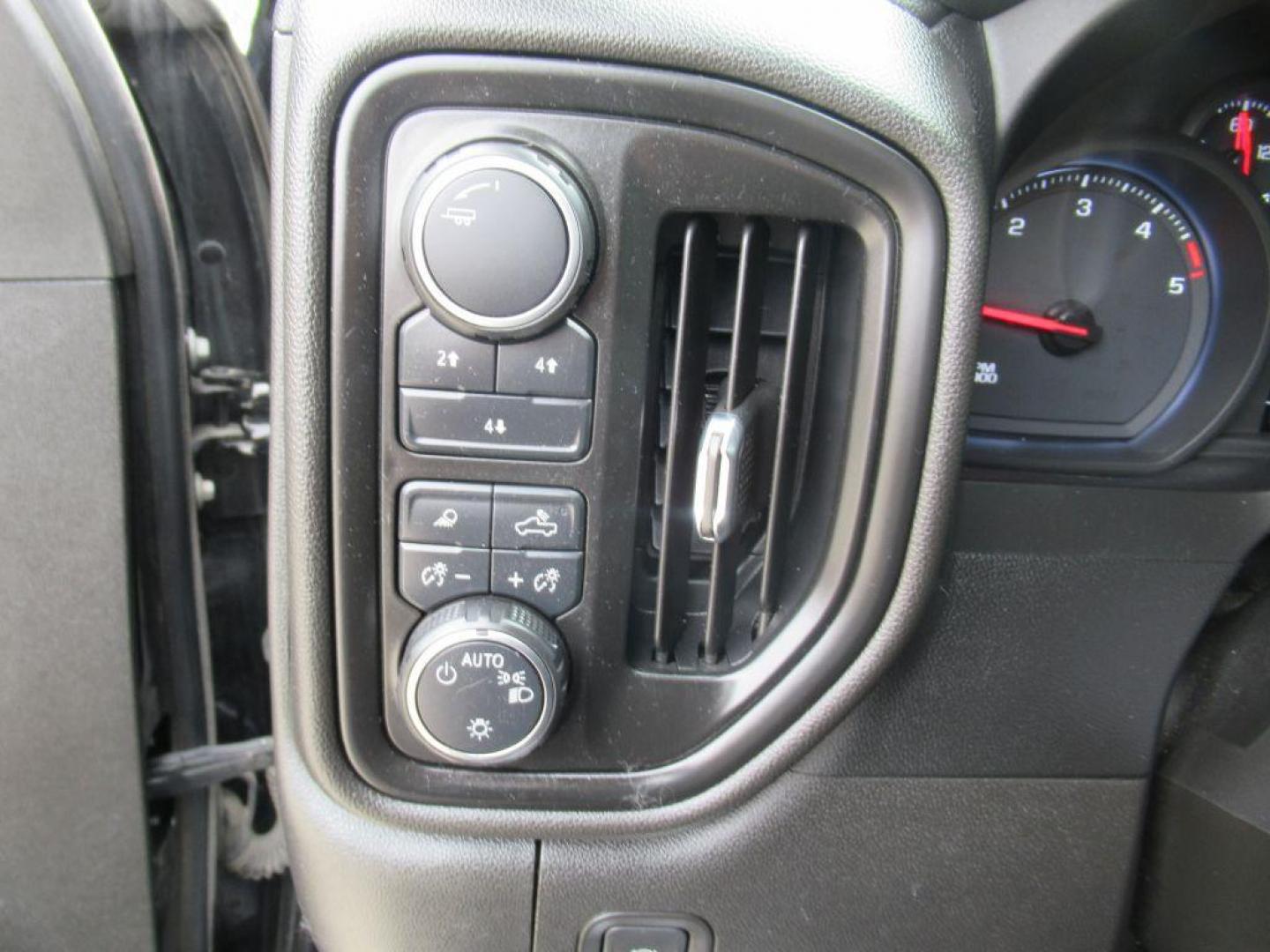 2024 BLACK CHEVROLET SILVERADO 2500 CUSTOM (1GC4YMEY2RF) with an 6.6L engine, Automatic transmission, located at 908 SE 14th Street, Des Moines, IA, 50317, (515) 281-0330, 41.580303, -93.597046 - Photo#24