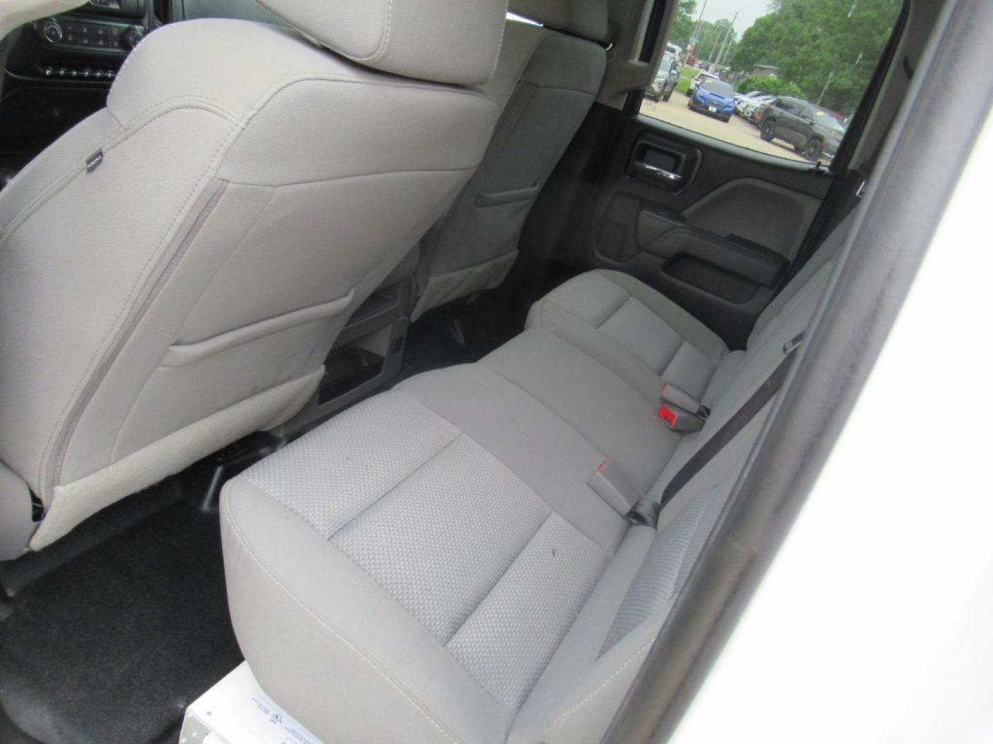 2019 WHITE CHEVROLET SILVERADO 2500 HEAVY DUTY (2GC2KREGXK1) with an 6.0L engine, Automatic transmission, located at 908 SE 14th Street, Des Moines, IA, 50317, (515) 281-0330, 41.580303, -93.597046 - Photo#15