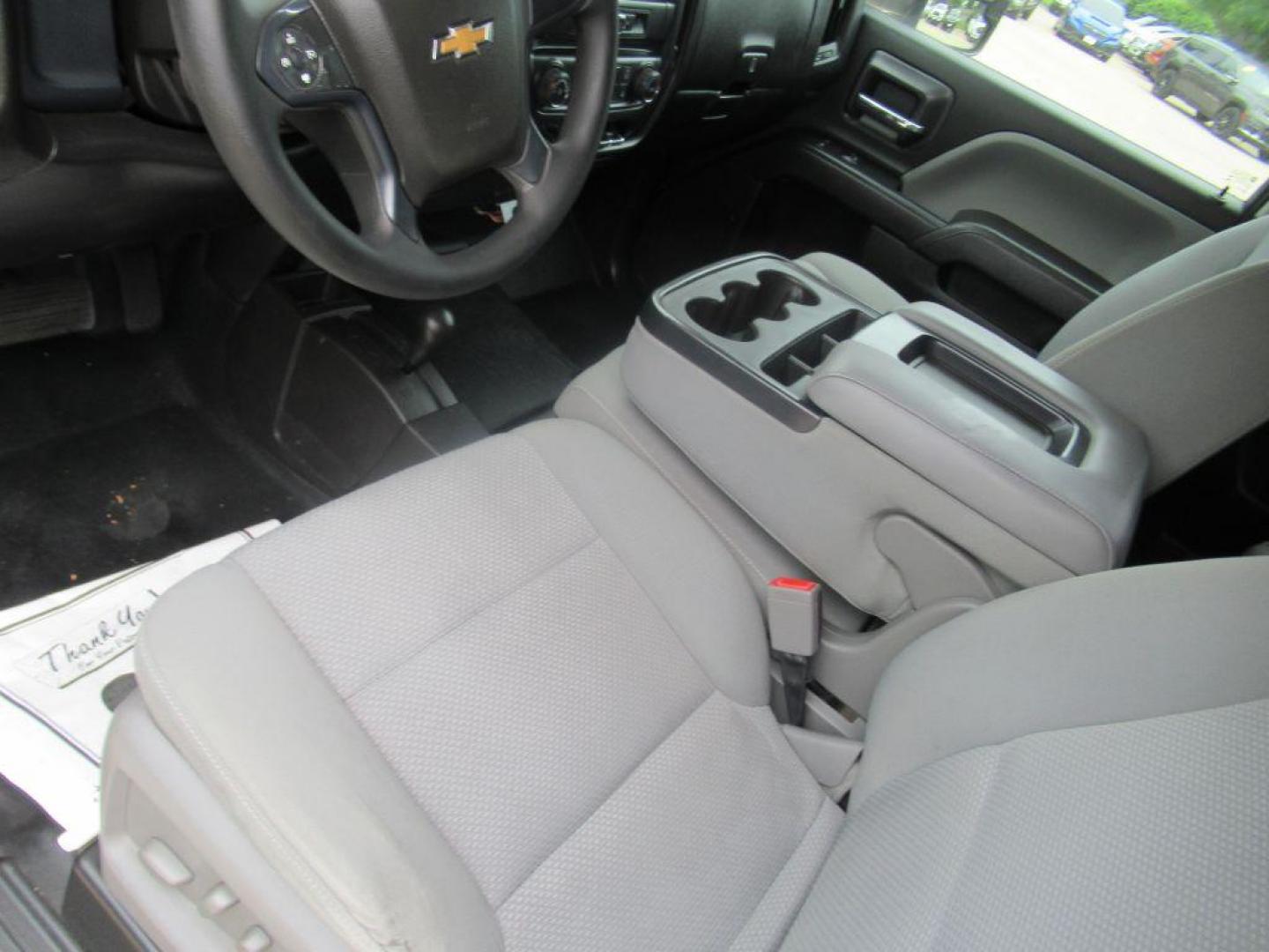 2019 WHITE CHEVROLET SILVERADO 2500 HEAVY DUTY (2GC2KREGXK1) with an 6.0L engine, Automatic transmission, located at 908 SE 14th Street, Des Moines, IA, 50317, (515) 281-0330, 41.580303, -93.597046 - Photo#16