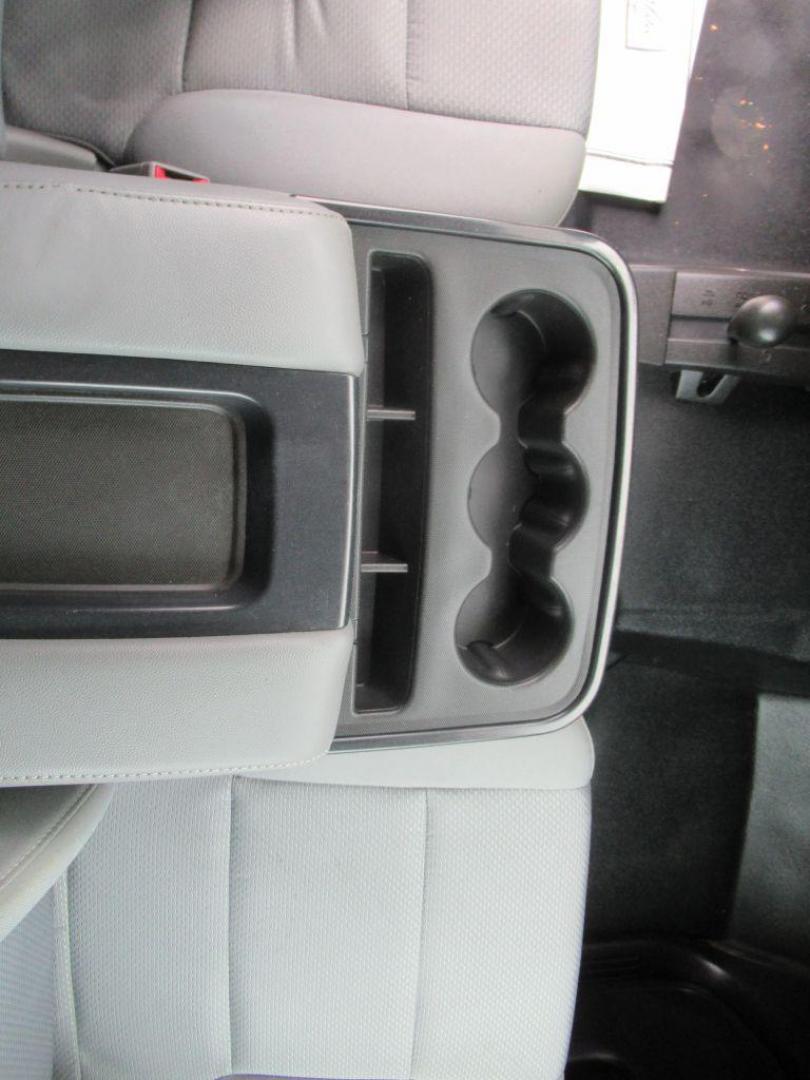 2019 WHITE CHEVROLET SILVERADO 2500 HEAVY DUTY (2GC2KREGXK1) with an 6.0L engine, Automatic transmission, located at 908 SE 14th Street, Des Moines, IA, 50317, (515) 281-0330, 41.580303, -93.597046 - Photo#18