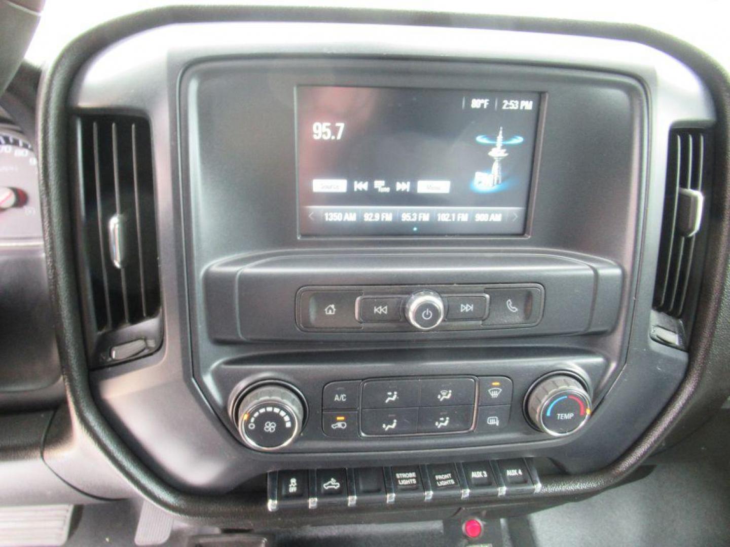 2019 WHITE CHEVROLET SILVERADO 2500 HEAVY DUTY (2GC2KREGXK1) with an 6.0L engine, Automatic transmission, located at 908 SE 14th Street, Des Moines, IA, 50317, (515) 281-0330, 41.580303, -93.597046 - Photo#20