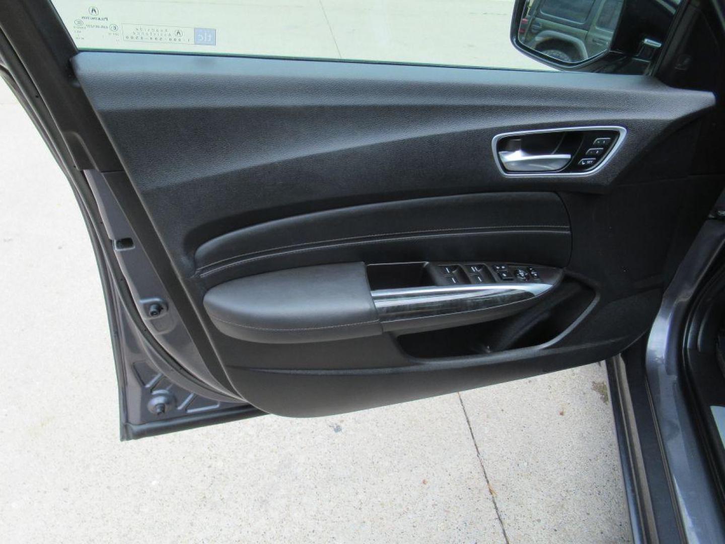2018 SILVER ACURA TLX TECH (19UUB1F50JA) with an 2.4L engine, Continuously Variable transmission, located at 908 SE 14th Street, Des Moines, IA, 50317, (515) 281-0330, 41.580303, -93.597046 - Photo#9
