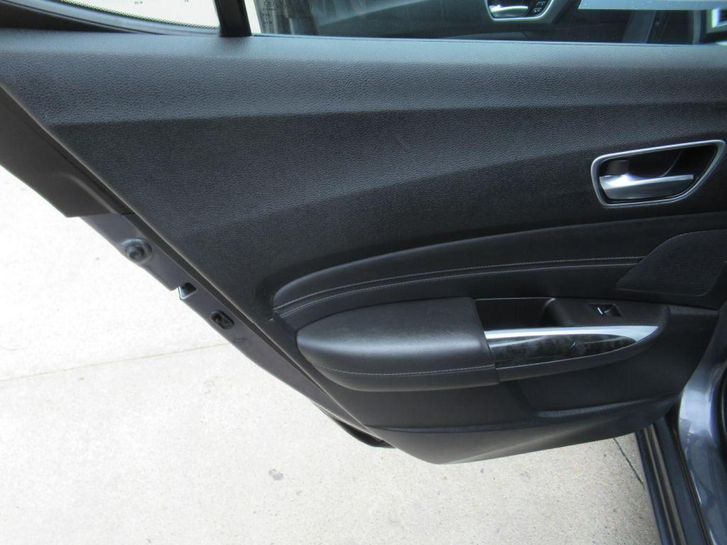 2018 SILVER ACURA TLX TECH (19UUB1F50JA) with an 2.4L engine, Continuously Variable transmission, located at 908 SE 14th Street, Des Moines, IA, 50317, (515) 281-0330, 41.580303, -93.597046 - Photo#10