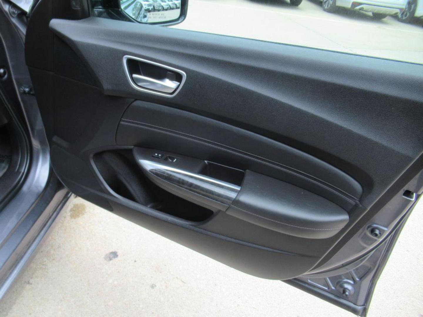 2018 SILVER ACURA TLX TECH (19UUB1F50JA) with an 2.4L engine, Continuously Variable transmission, located at 908 SE 14th Street, Des Moines, IA, 50317, (515) 281-0330, 41.580303, -93.597046 - Photo#12