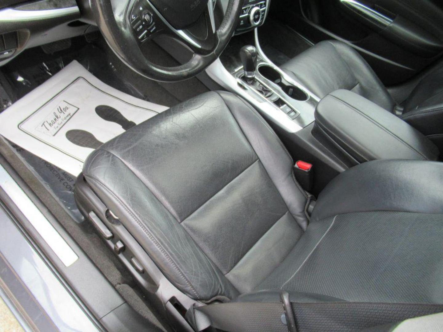 2018 SILVER ACURA TLX TECH (19UUB1F50JA) with an 2.4L engine, Continuously Variable transmission, located at 908 SE 14th Street, Des Moines, IA, 50317, (515) 281-0330, 41.580303, -93.597046 - Photo#16