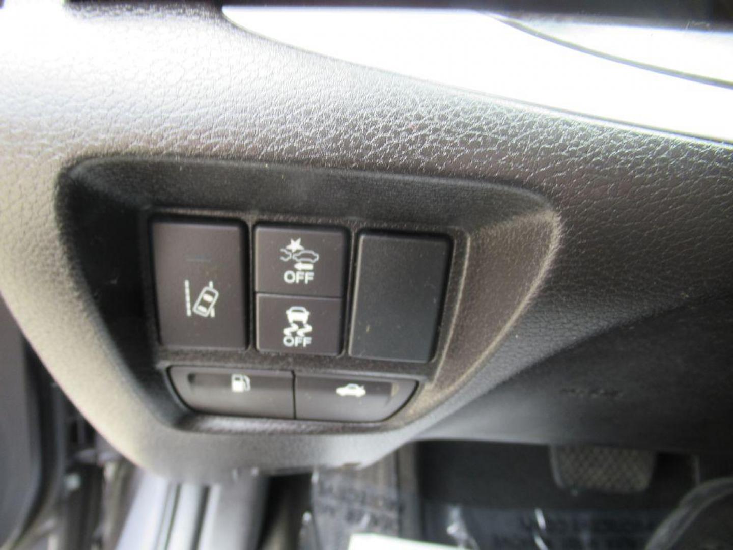 2018 SILVER ACURA TLX TECH (19UUB1F50JA) with an 2.4L engine, Continuously Variable transmission, located at 908 SE 14th Street, Des Moines, IA, 50317, (515) 281-0330, 41.580303, -93.597046 - Photo#24
