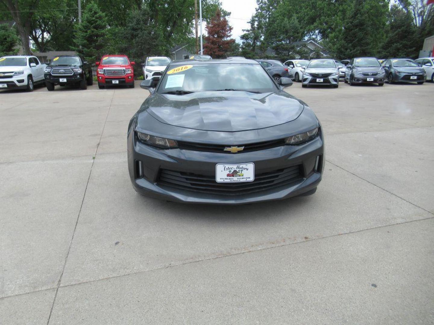 2016 GRAY CHEVROLET CAMARO LT (1G1FB1RS9G0) with an 3.6L engine, Automatic transmission, located at 908 SE 14th Street, Des Moines, IA, 50317, (515) 281-0330, 41.580303, -93.597046 - Photo#1