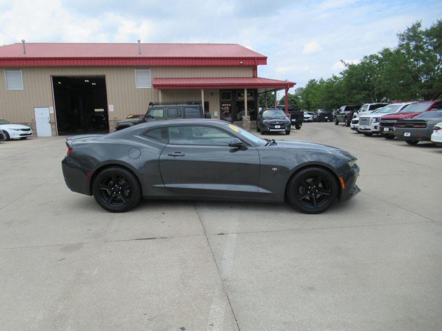 2016 GRAY CHEVROLET CAMARO LT (1G1FB1RS9G0) with an 3.6L engine, Automatic transmission, located at 908 SE 14th Street, Des Moines, IA, 50317, (515) 281-0330, 41.580303, -93.597046 - Photo#3