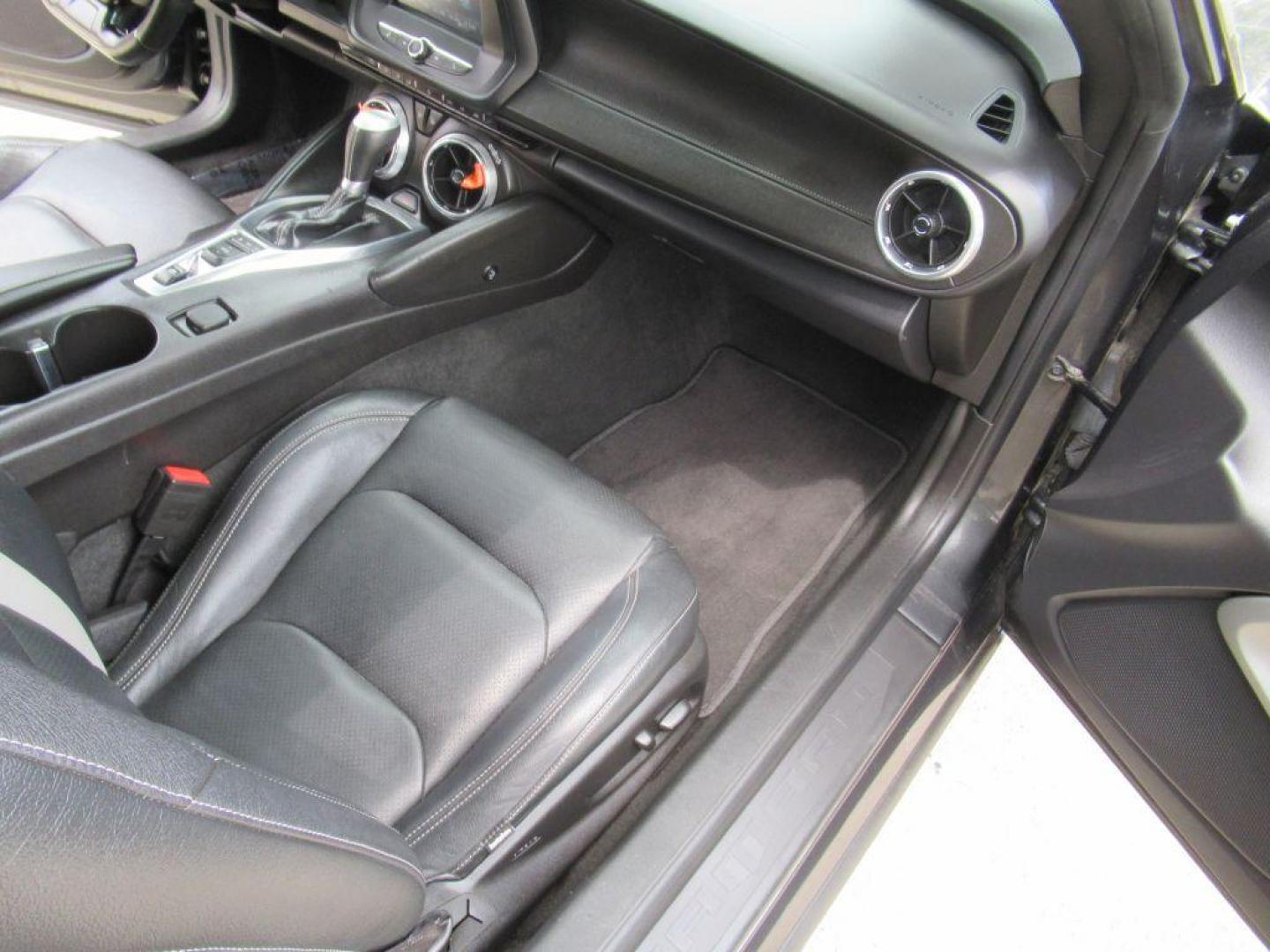 2016 GRAY CHEVROLET CAMARO LT (1G1FB1RS9G0) with an 3.6L engine, Automatic transmission, located at 908 SE 14th Street, Des Moines, IA, 50317, (515) 281-0330, 41.580303, -93.597046 - Photo#11