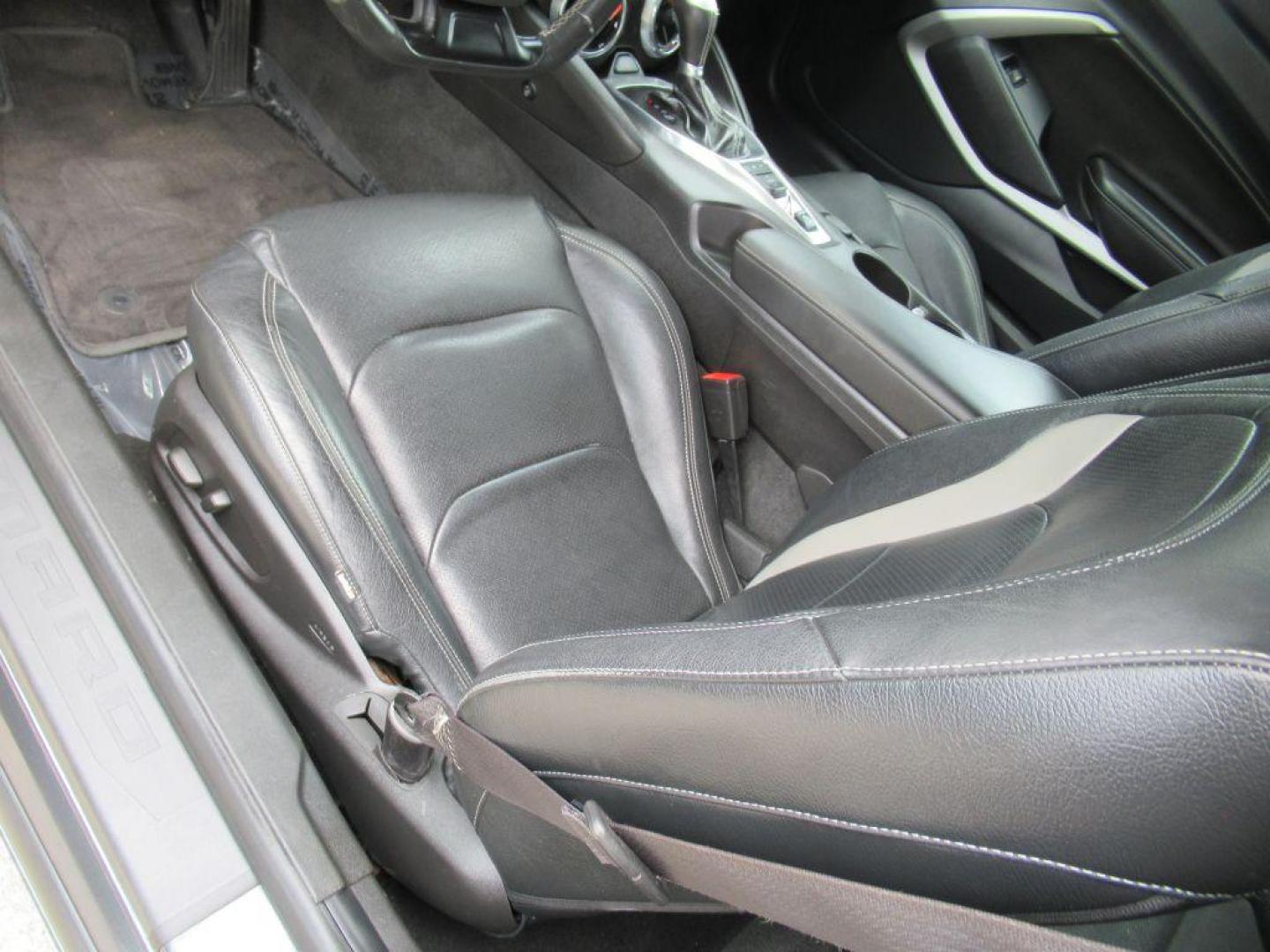 2016 GRAY CHEVROLET CAMARO LT (1G1FB1RS9G0) with an 3.6L engine, Automatic transmission, located at 908 SE 14th Street, Des Moines, IA, 50317, (515) 281-0330, 41.580303, -93.597046 - Photo#14