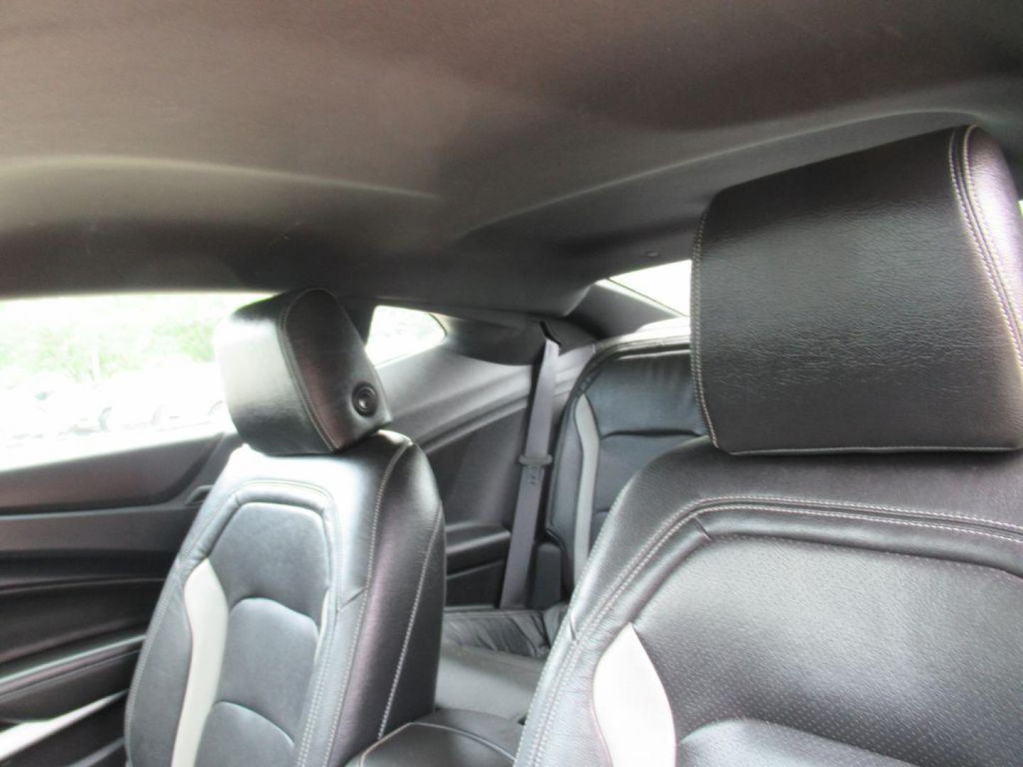 2016 GRAY CHEVROLET CAMARO LT (1G1FB1RS9G0) with an 3.6L engine, Automatic transmission, located at 908 SE 14th Street, Des Moines, IA, 50317, (515) 281-0330, 41.580303, -93.597046 - Photo#15