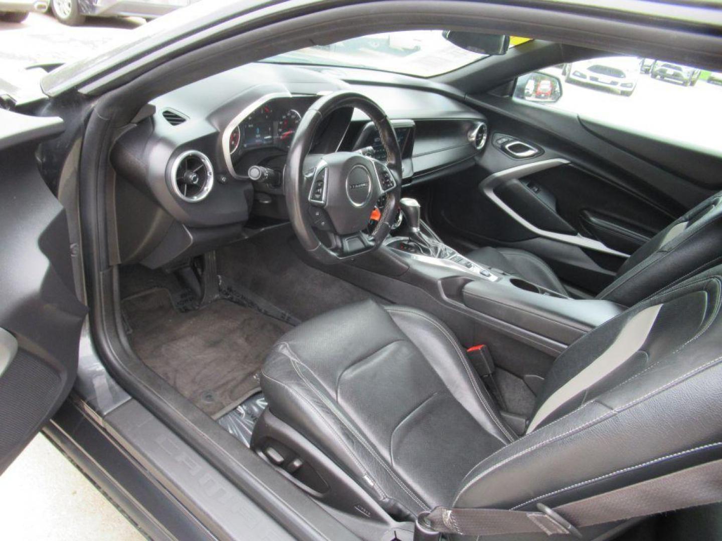 2016 GRAY CHEVROLET CAMARO LT (1G1FB1RS9G0) with an 3.6L engine, Automatic transmission, located at 908 SE 14th Street, Des Moines, IA, 50317, (515) 281-0330, 41.580303, -93.597046 - Photo#23
