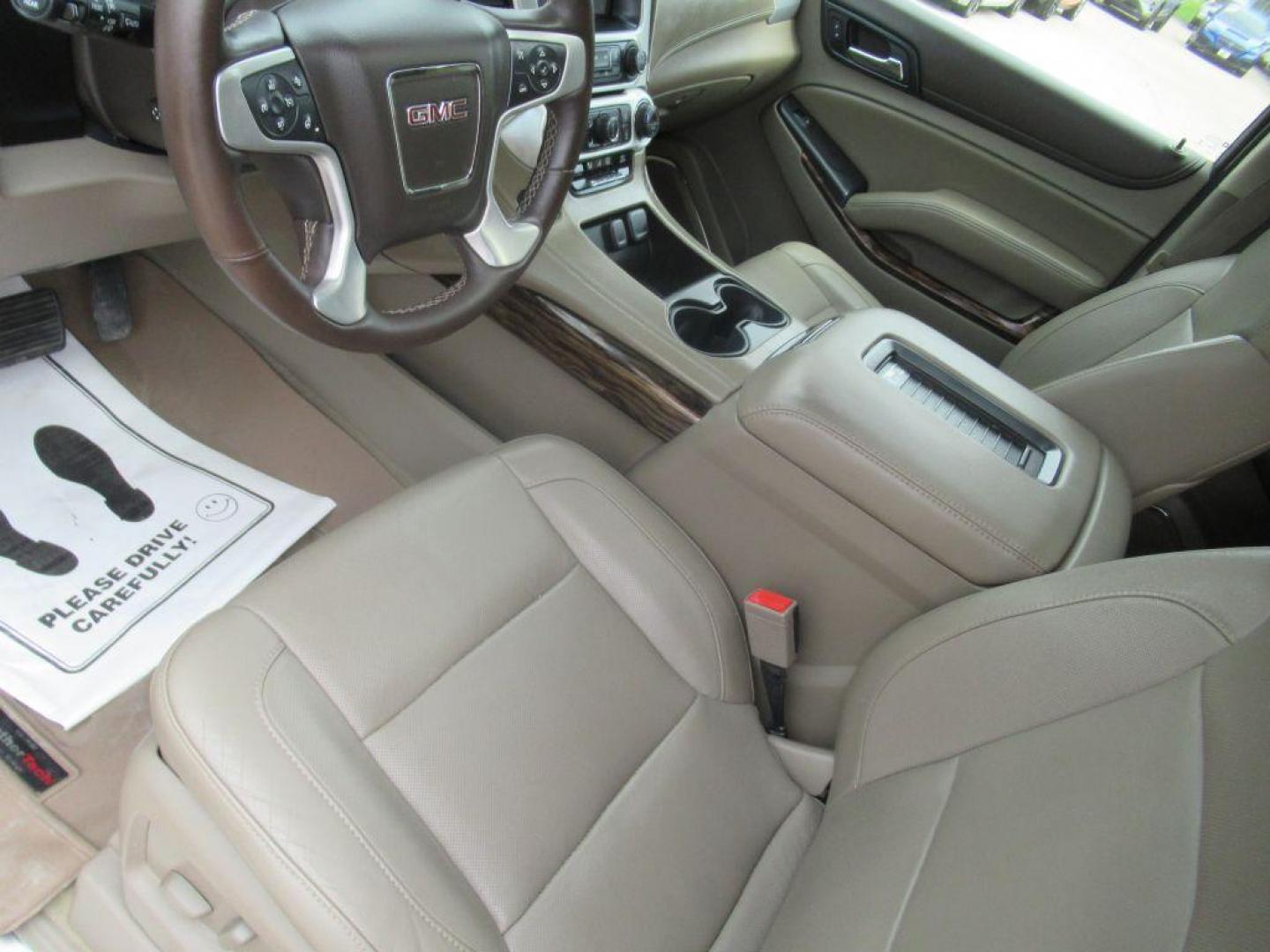 2015 WHITE GMC YUKON SLT (1GKS2BKCXFR) with an 5.3L engine, Automatic transmission, located at 908 SE 14th Street, Des Moines, IA, 50317, (515) 281-0330, 41.580303, -93.597046 - Photo#17