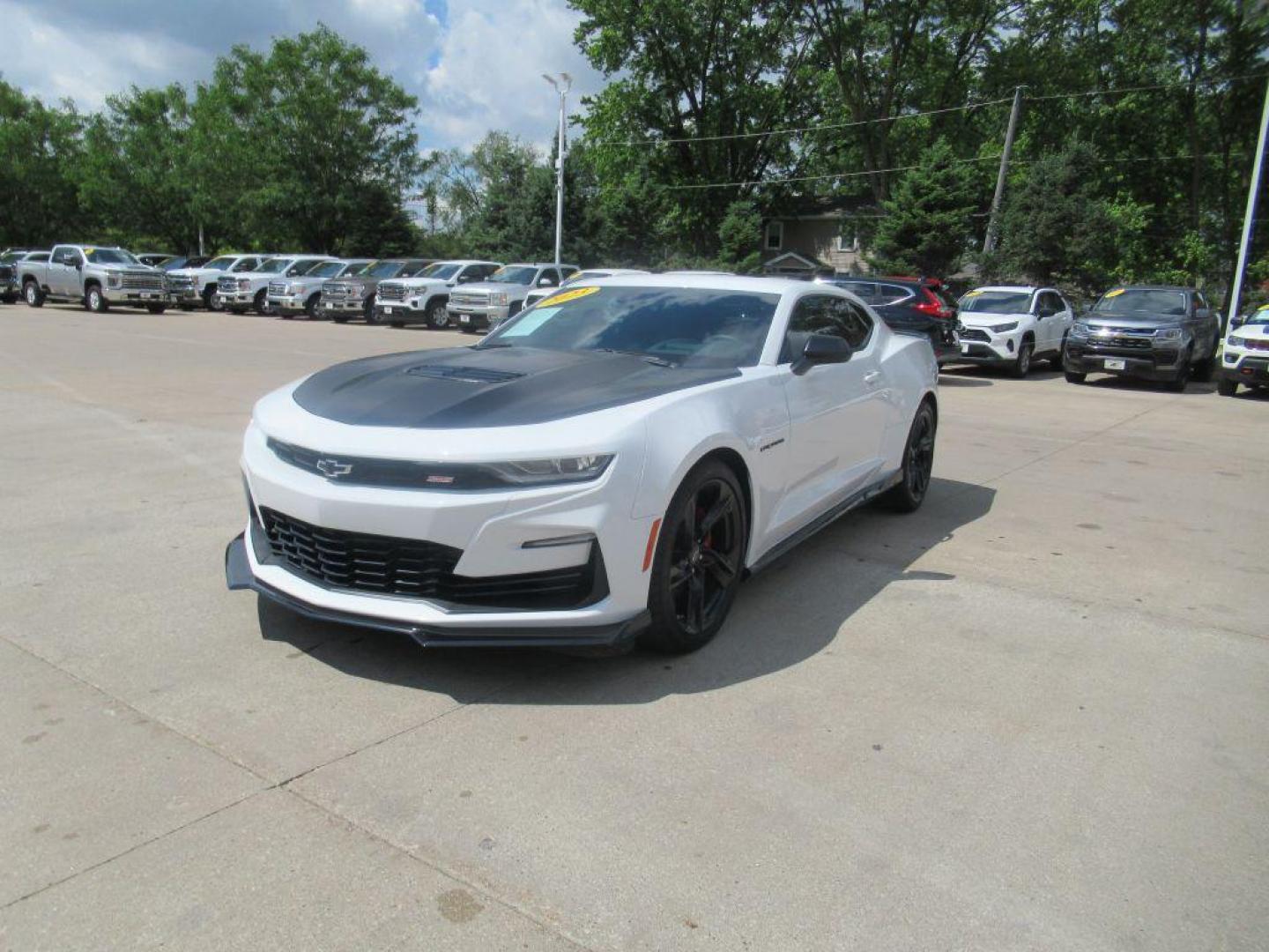 2023 WHITE CHEVROLET CAMARO SS (1G1FH1R70P0) with an 6.2L engine, Automatic transmission, located at 908 SE 14th Street, Des Moines, IA, 50317, (515) 281-0330, 41.580303, -93.597046 - Photo#0
