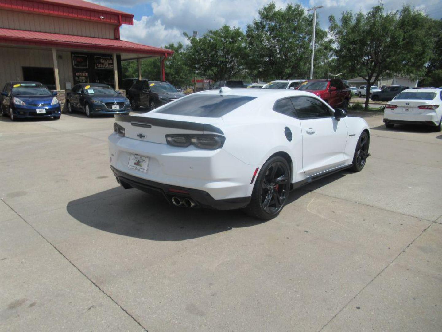 2023 WHITE CHEVROLET CAMARO SS (1G1FH1R70P0) with an 6.2L engine, Automatic transmission, located at 908 SE 14th Street, Des Moines, IA, 50317, (515) 281-0330, 41.580303, -93.597046 - Photo#4