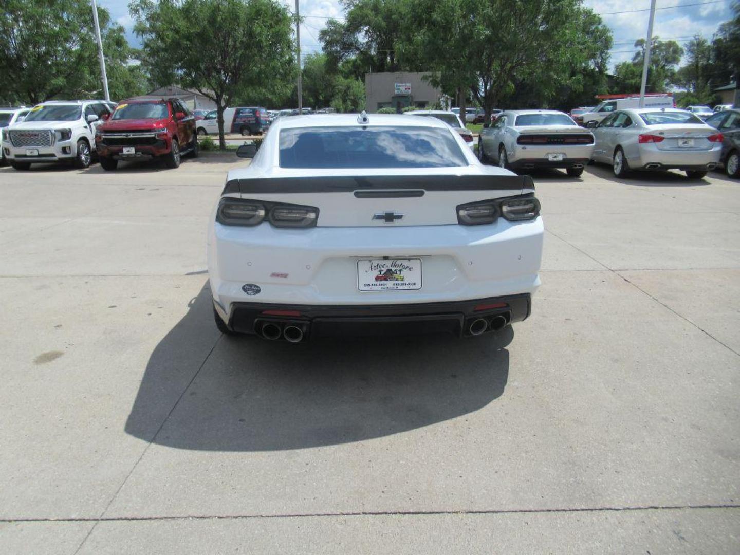 2023 WHITE CHEVROLET CAMARO SS (1G1FH1R70P0) with an 6.2L engine, Automatic transmission, located at 908 SE 14th Street, Des Moines, IA, 50317, (515) 281-0330, 41.580303, -93.597046 - Photo#5