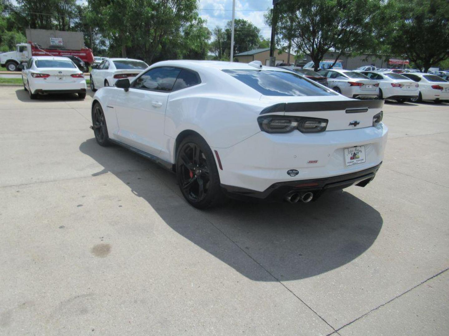 2023 WHITE CHEVROLET CAMARO SS (1G1FH1R70P0) with an 6.2L engine, Automatic transmission, located at 908 SE 14th Street, Des Moines, IA, 50317, (515) 281-0330, 41.580303, -93.597046 - Photo#6