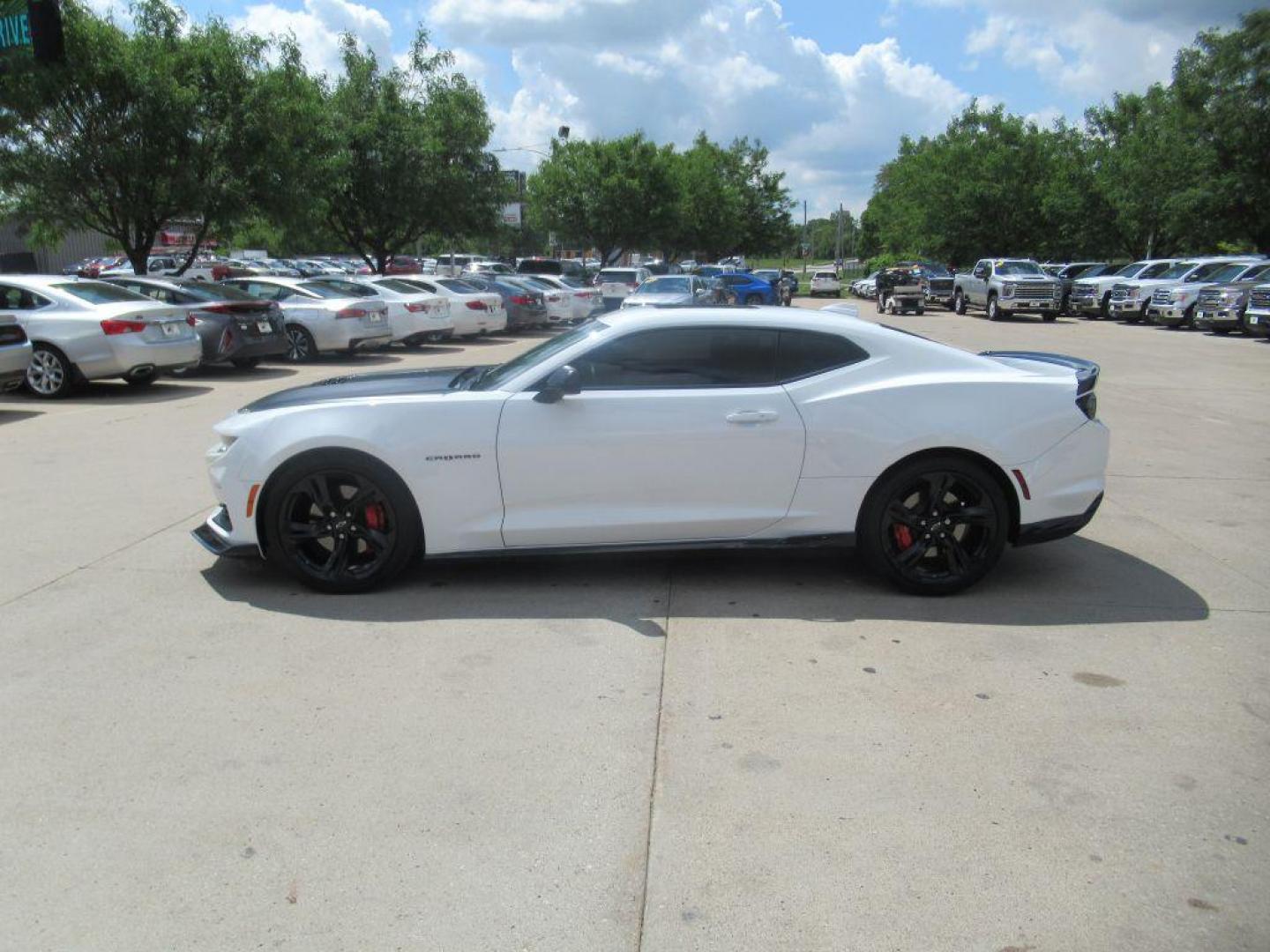 2023 WHITE CHEVROLET CAMARO SS (1G1FH1R70P0) with an 6.2L engine, Automatic transmission, located at 908 SE 14th Street, Des Moines, IA, 50317, (515) 281-0330, 41.580303, -93.597046 - Photo#7