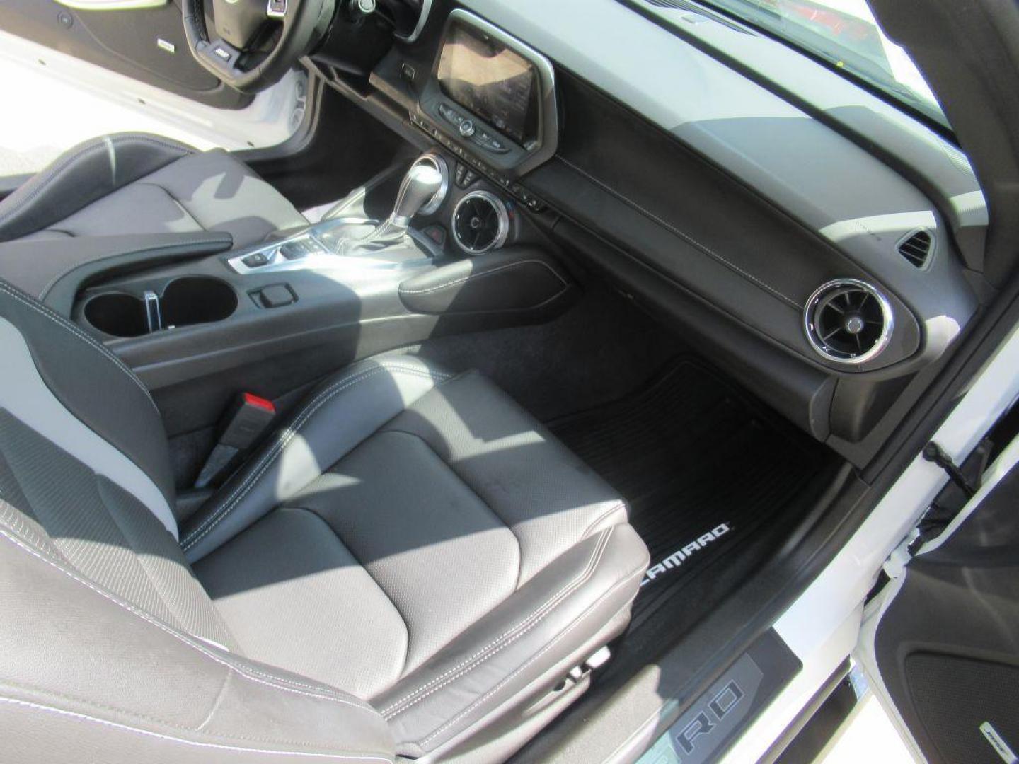 2023 WHITE CHEVROLET CAMARO SS (1G1FH1R70P0) with an 6.2L engine, Automatic transmission, located at 908 SE 14th Street, Des Moines, IA, 50317, (515) 281-0330, 41.580303, -93.597046 - Photo#10