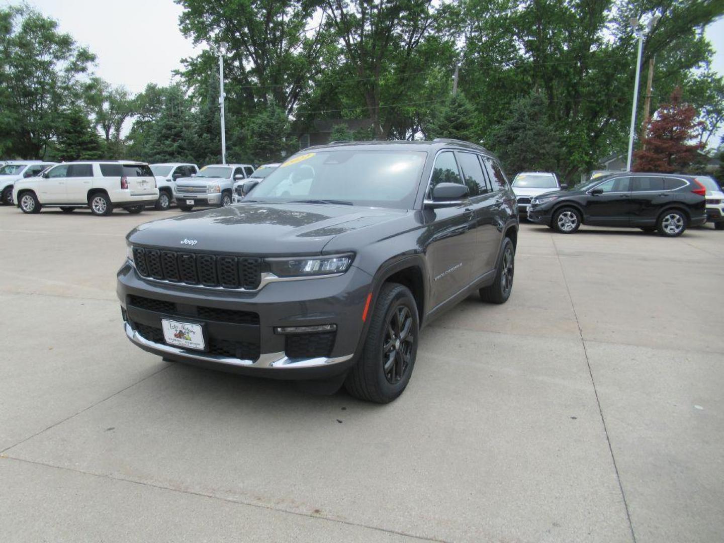 2022 GRAY JEEP GRAND CHEROKEE L LIMITED (1C4RJKBGXN8) with an 3.6L engine, Automatic transmission, located at 908 SE 14th Street, Des Moines, IA, 50317, (515) 281-0330, 41.580303, -93.597046 - Photo#0