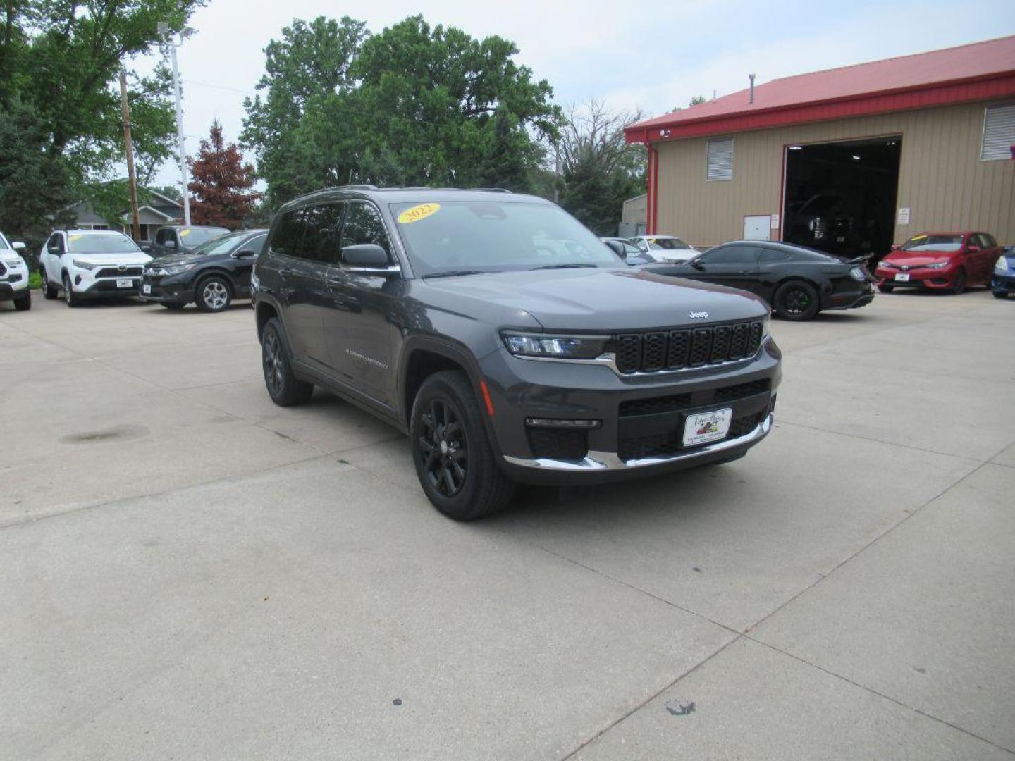 2022 GRAY JEEP GRAND CHEROKEE L LIMITED (1C4RJKBGXN8) with an 3.6L engine, Automatic transmission, located at 908 SE 14th Street, Des Moines, IA, 50317, (515) 281-0330, 41.580303, -93.597046 - Photo#2