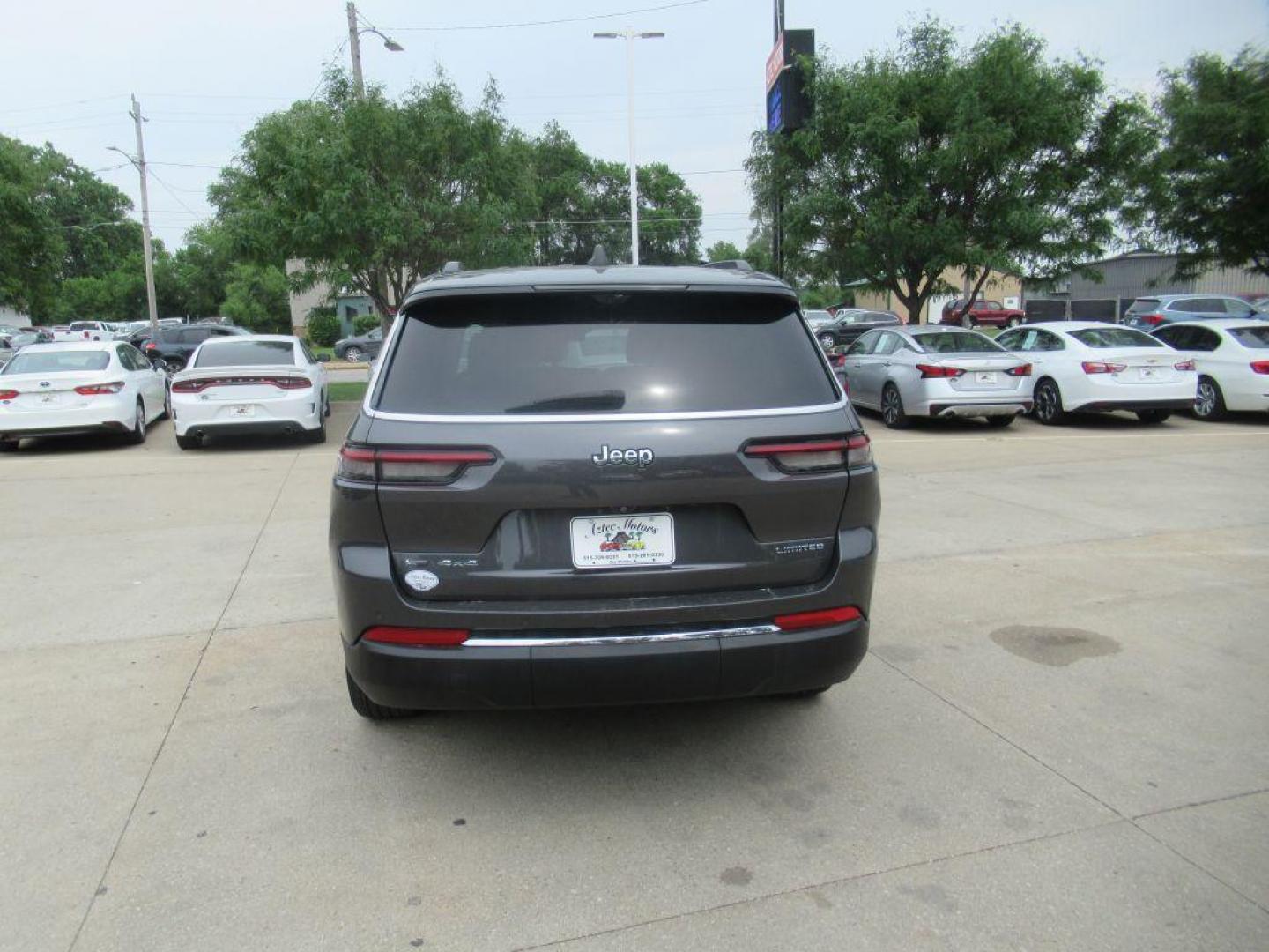 2022 GRAY JEEP GRAND CHEROKEE L LIMITED (1C4RJKBGXN8) with an 3.6L engine, Automatic transmission, located at 908 SE 14th Street, Des Moines, IA, 50317, (515) 281-0330, 41.580303, -93.597046 - Photo#5