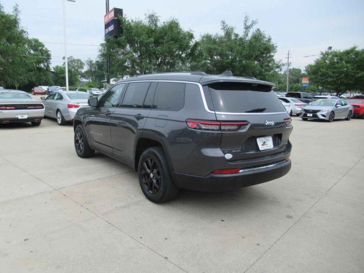 2022 GRAY JEEP GRAND CHEROKEE L LIMITED (1C4RJKBGXN8) with an 3.6L engine, Automatic transmission, located at 908 SE 14th Street, Des Moines, IA, 50317, (515) 281-0330, 41.580303, -93.597046 - Photo#6