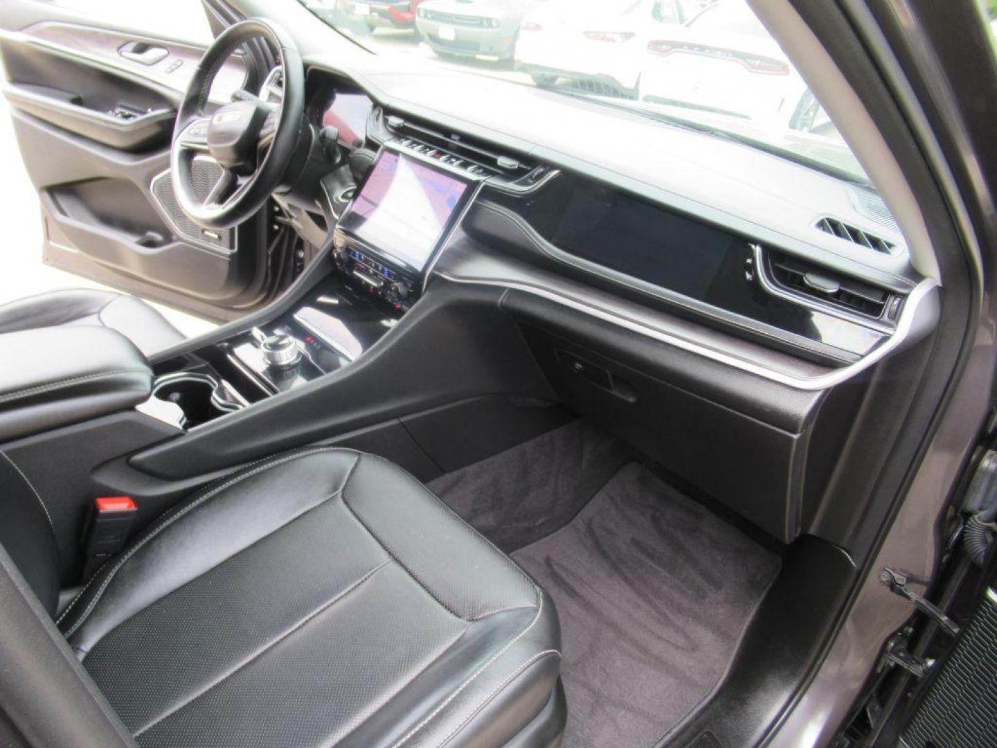 2022 GRAY JEEP GRAND CHEROKEE L LIMITED (1C4RJKBGXN8) with an 3.6L engine, Automatic transmission, located at 908 SE 14th Street, Des Moines, IA, 50317, (515) 281-0330, 41.580303, -93.597046 - Photo#13