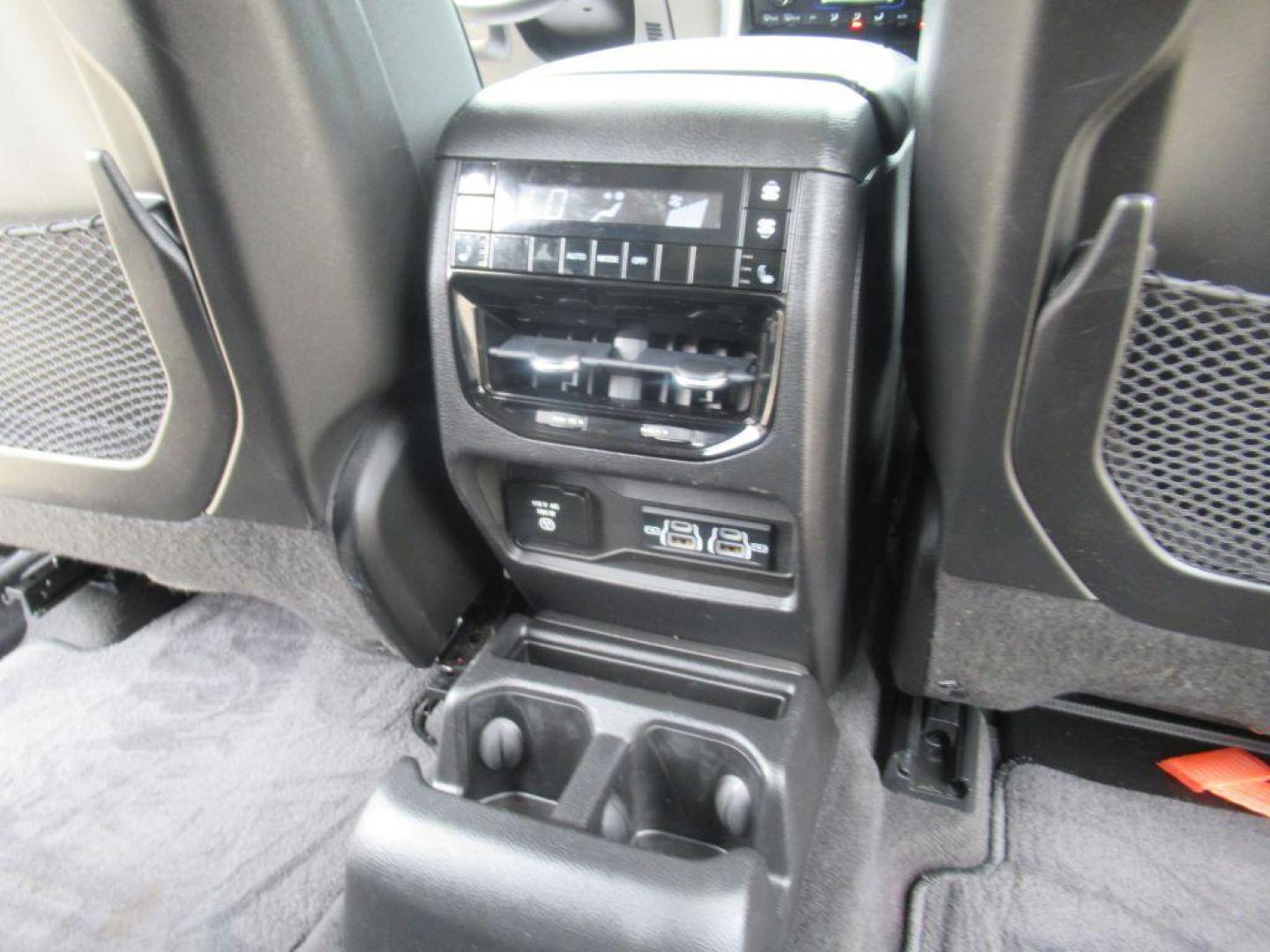 2022 GRAY JEEP GRAND CHEROKEE L LIMITED (1C4RJKBGXN8) with an 3.6L engine, Automatic transmission, located at 908 SE 14th Street, Des Moines, IA, 50317, (515) 281-0330, 41.580303, -93.597046 - Photo#15