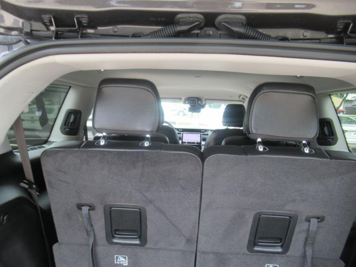 2022 GRAY JEEP GRAND CHEROKEE L LIMITED (1C4RJKBGXN8) with an 3.6L engine, Automatic transmission, located at 908 SE 14th Street, Des Moines, IA, 50317, (515) 281-0330, 41.580303, -93.597046 - Photo#16